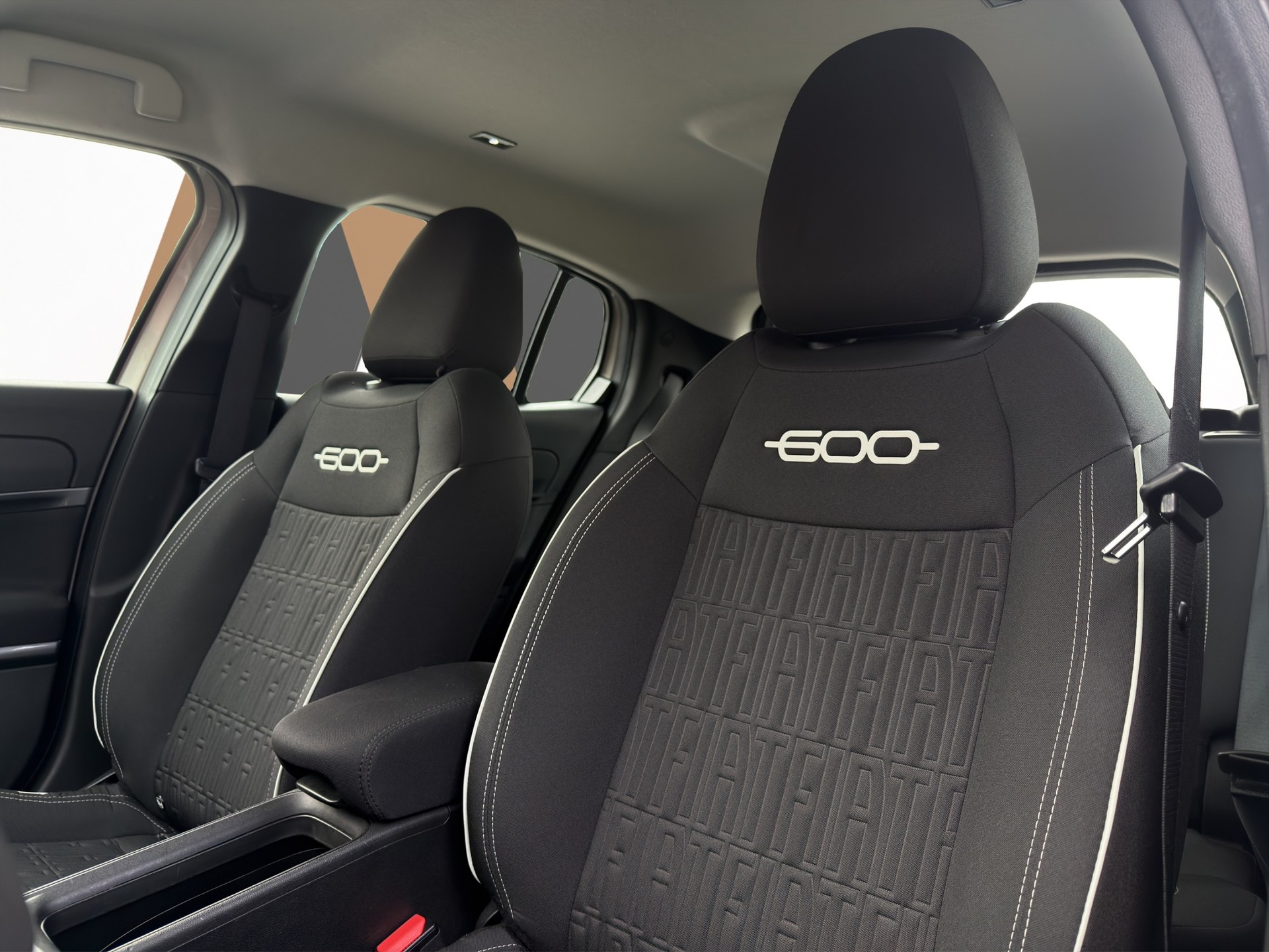 FIAT 600 1.2 Hybrid 145 Cult-image-19
