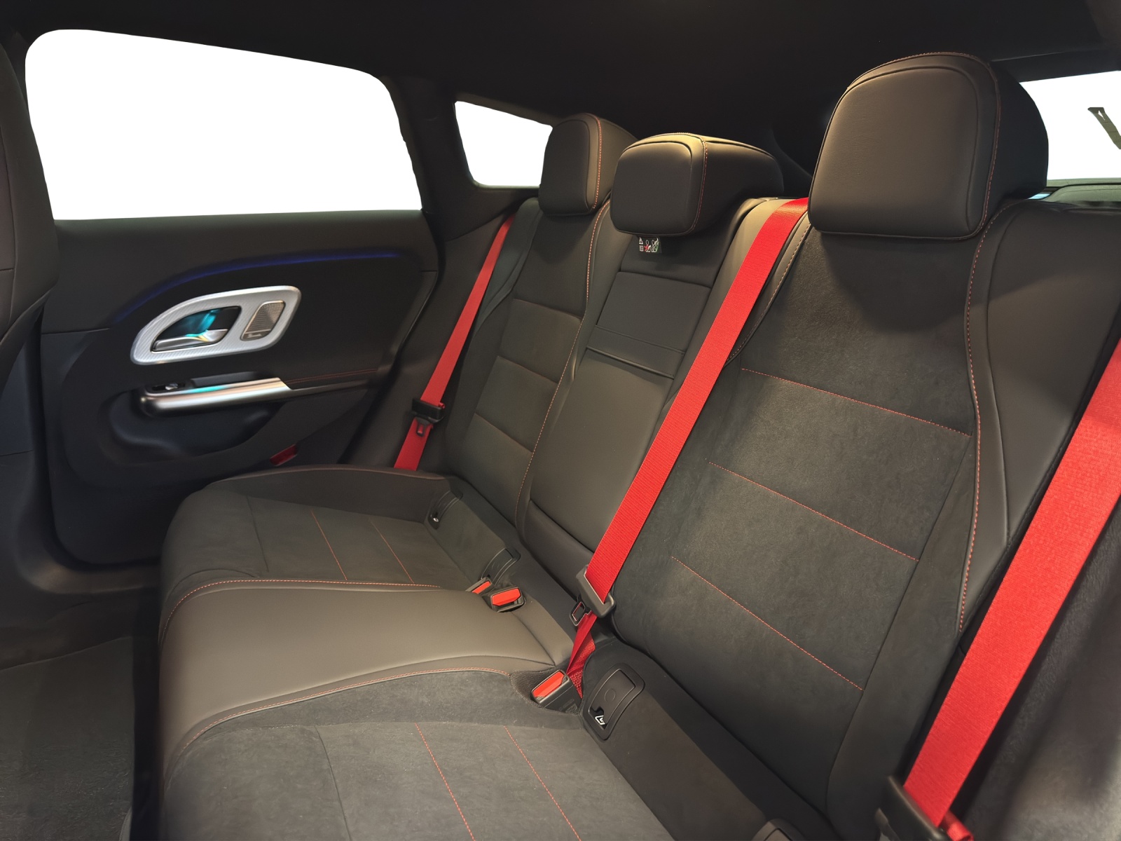 MERCEDES-BENZ CLA SB 350 4M 85 kWh EQ-image-17