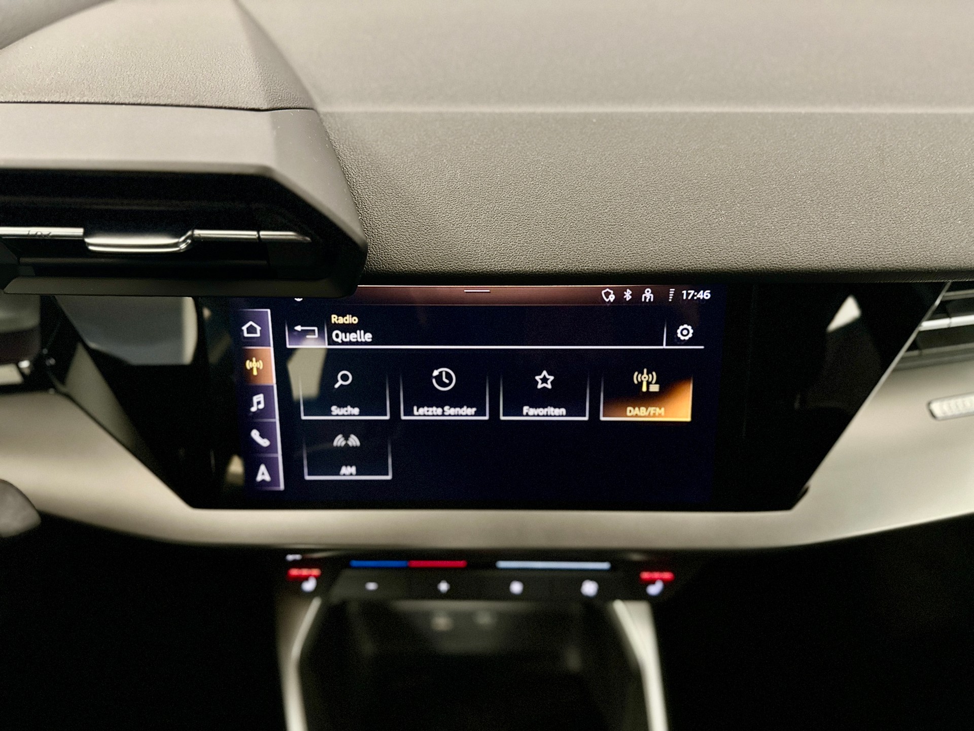 AUDI A3 Sportback 35 TFSI S line S-tronic-image-16