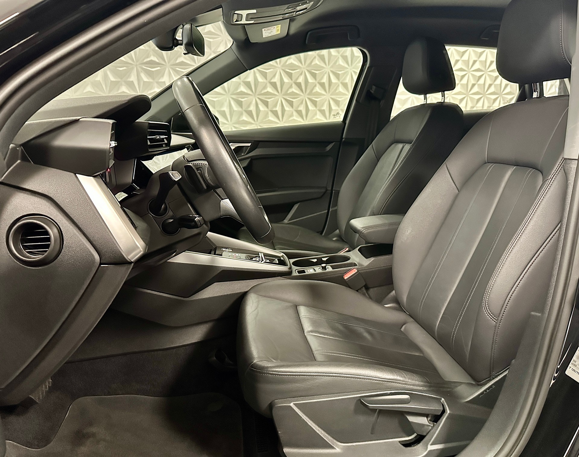 AUDI A3 Sportback 35 TFSI S line S-tronic-image-11