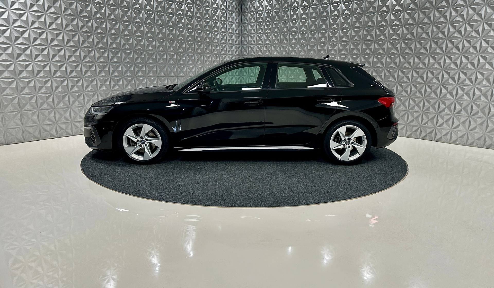 AUDI A3 Sportback 35 TFSI S line S-tronic-image-7
