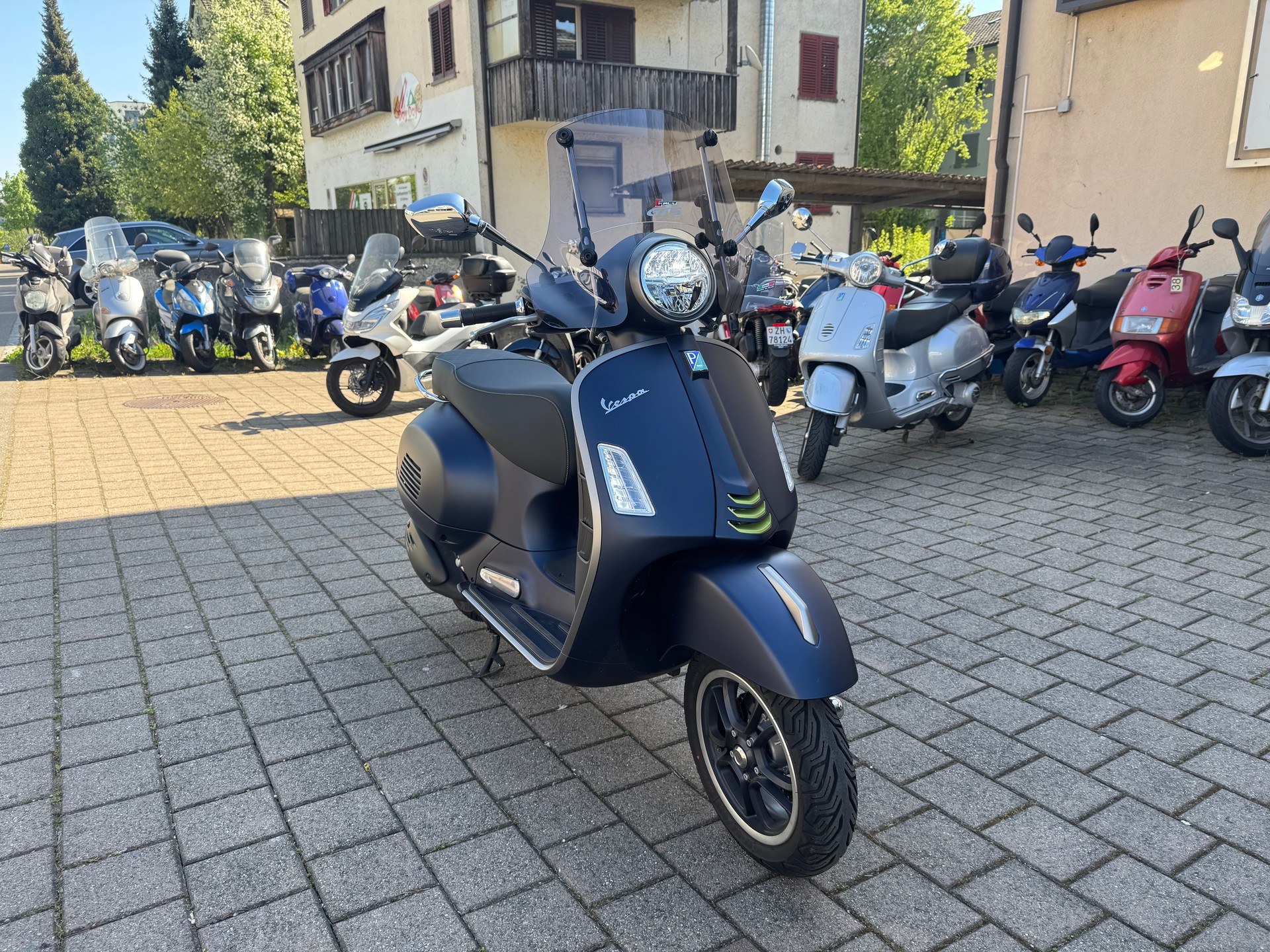 PIAGGIO Vespa GTS 300 Super Tech ABS-image-1