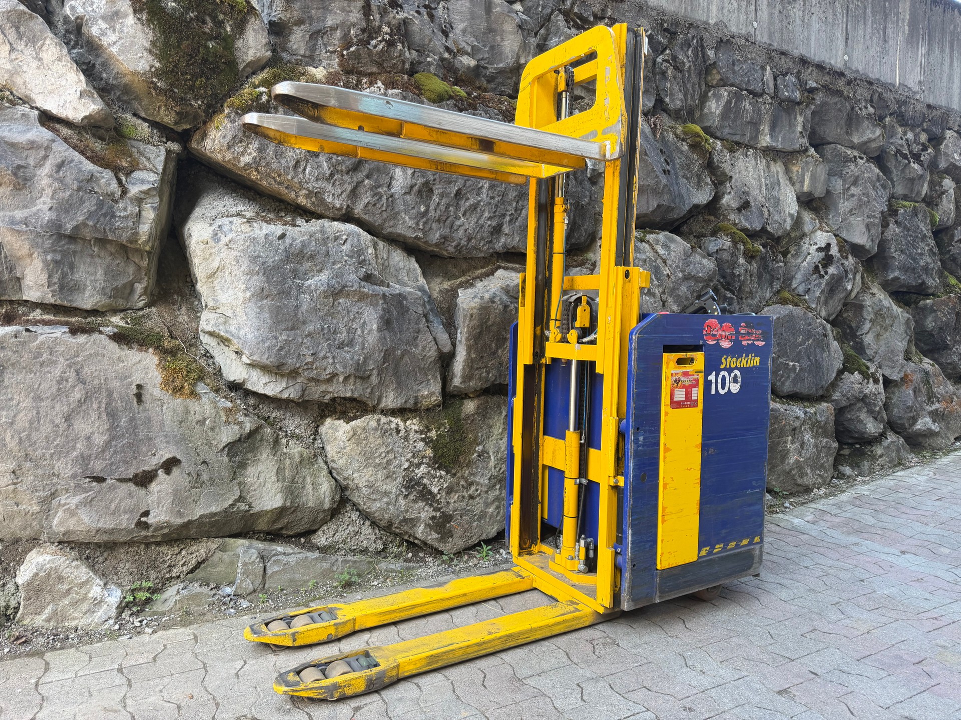 UNIMOG Stöckle Seitenstapler-image-2
