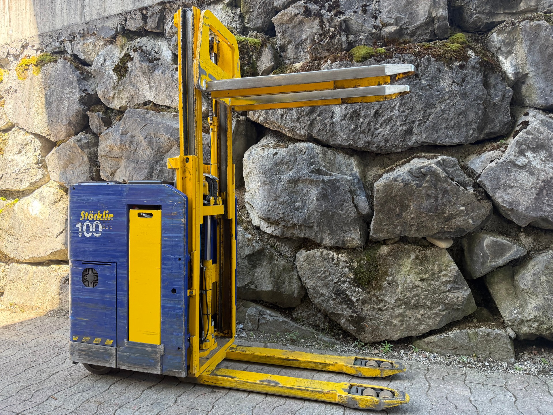 UNIMOG Stöckle Seitenstapler-image-1