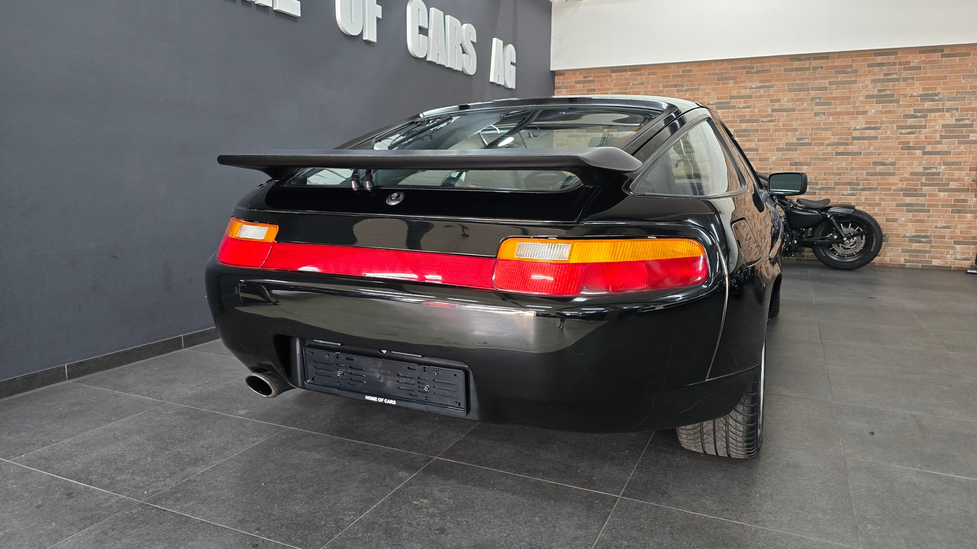 PORSCHE 928 S4-image-10