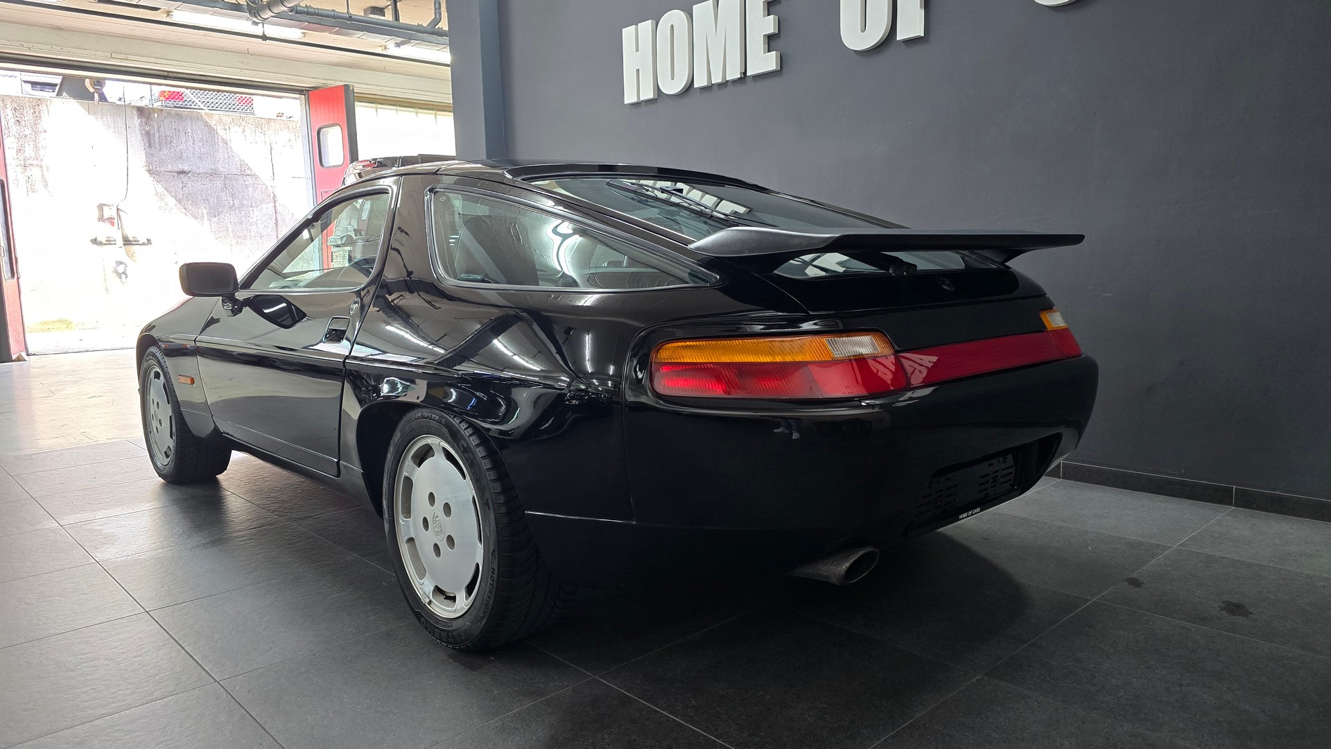 PORSCHE 928 S4-image-7