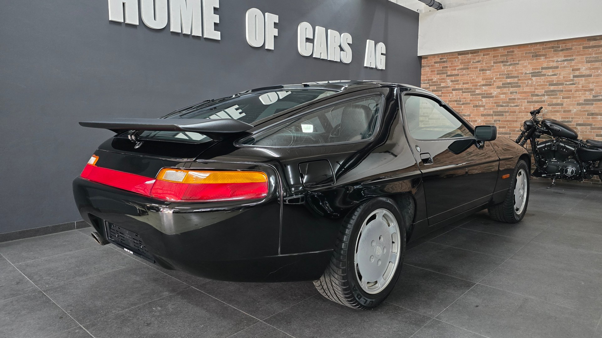PORSCHE 928 S4-image-12