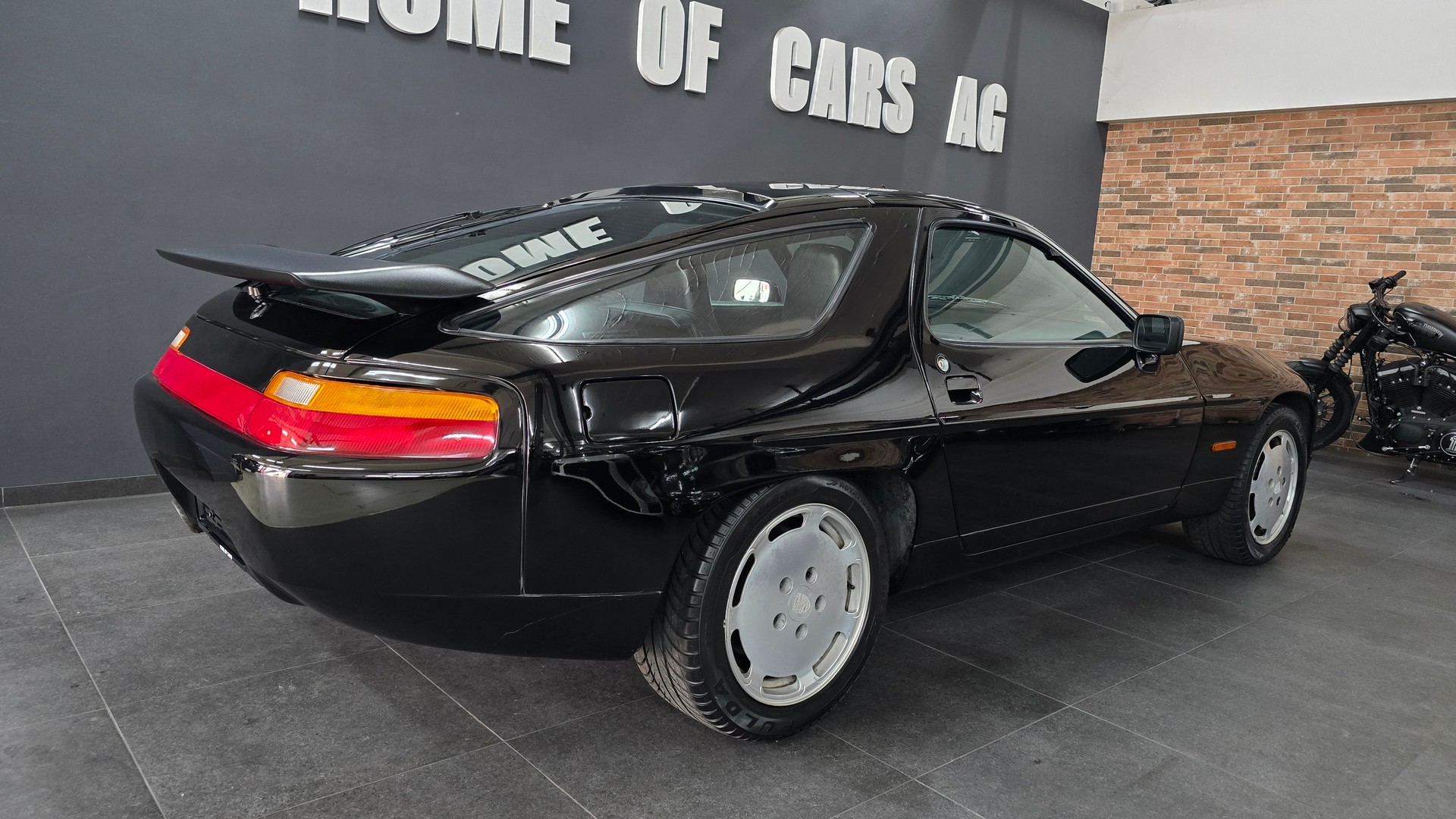 PORSCHE 928 S4-image-13