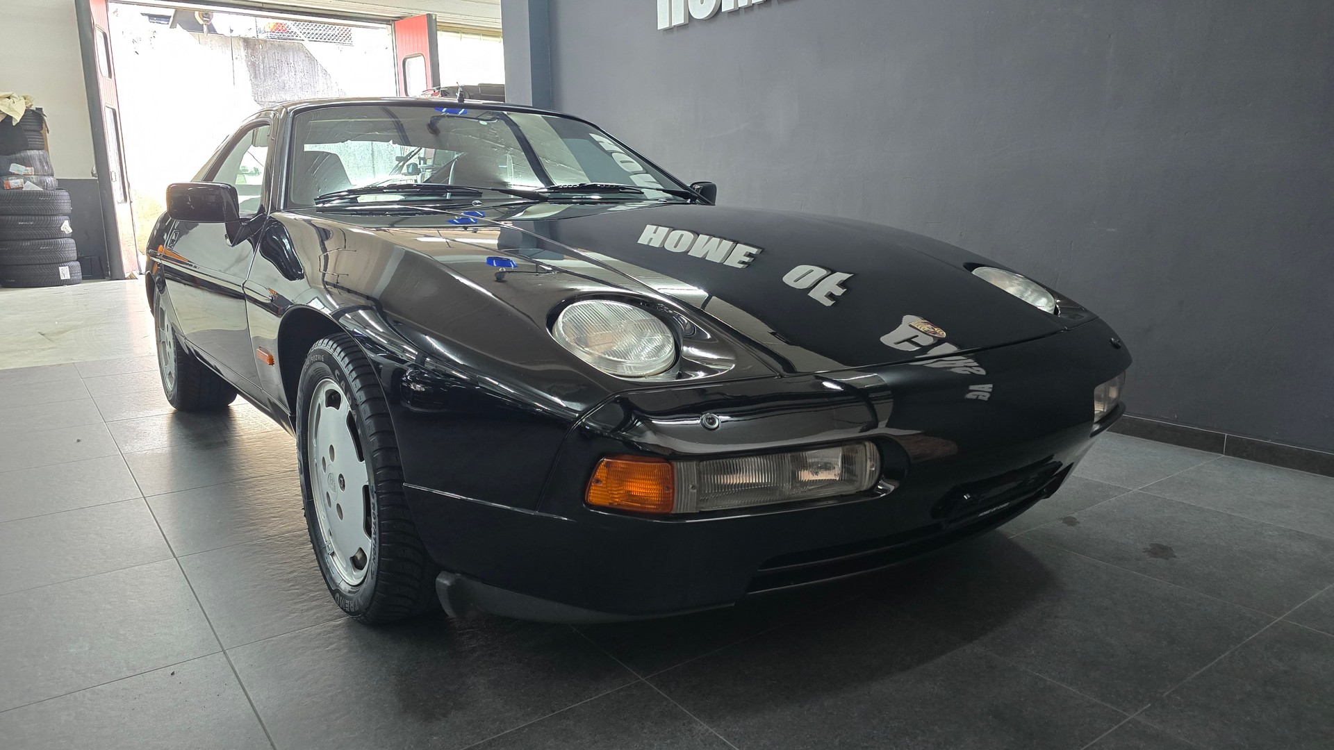 PORSCHE 928 S4-image-18