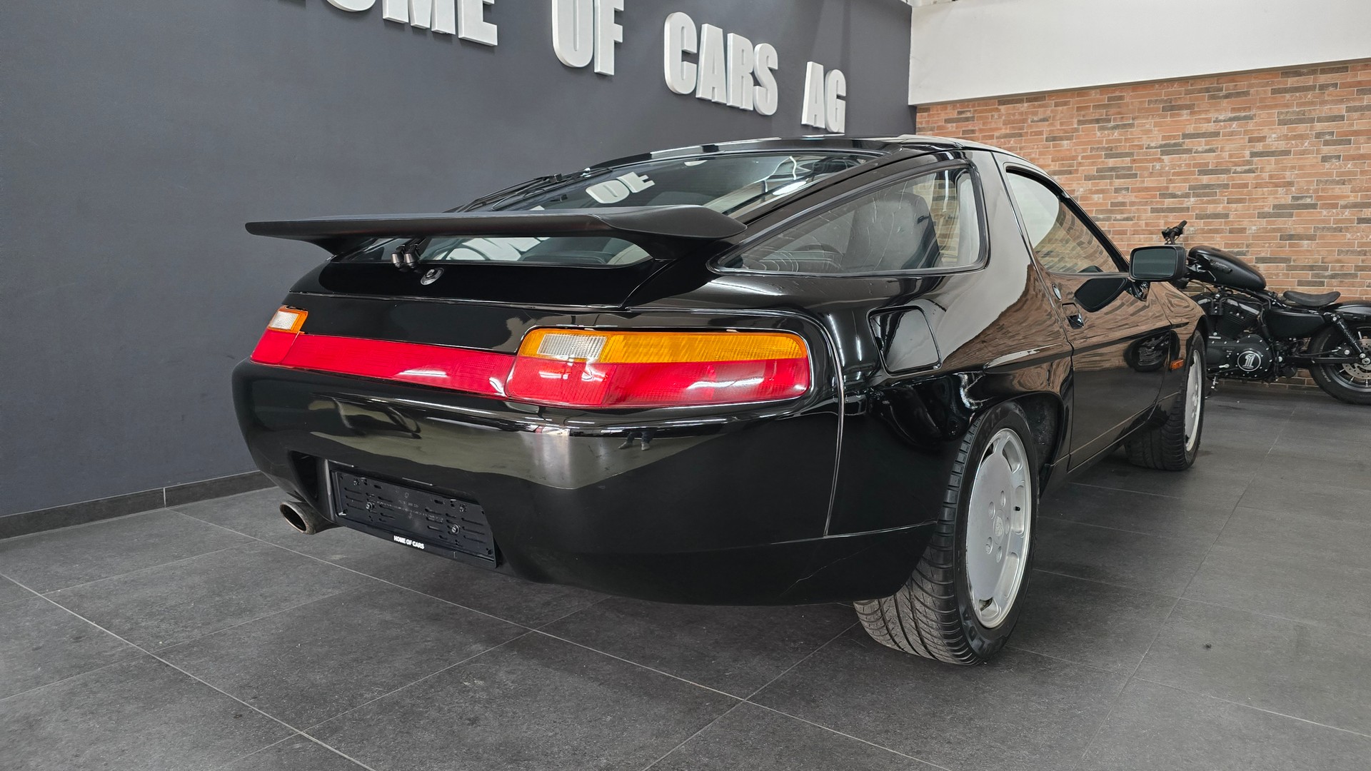 PORSCHE 928 S4-image-11