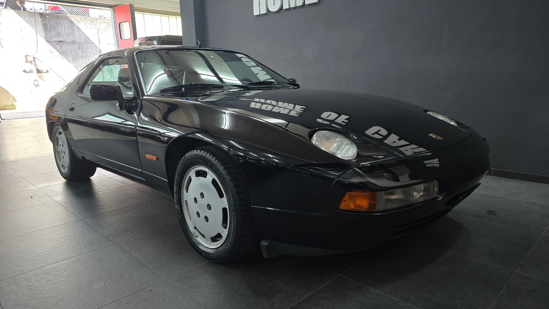 PORSCHE 928 S4-image-17
