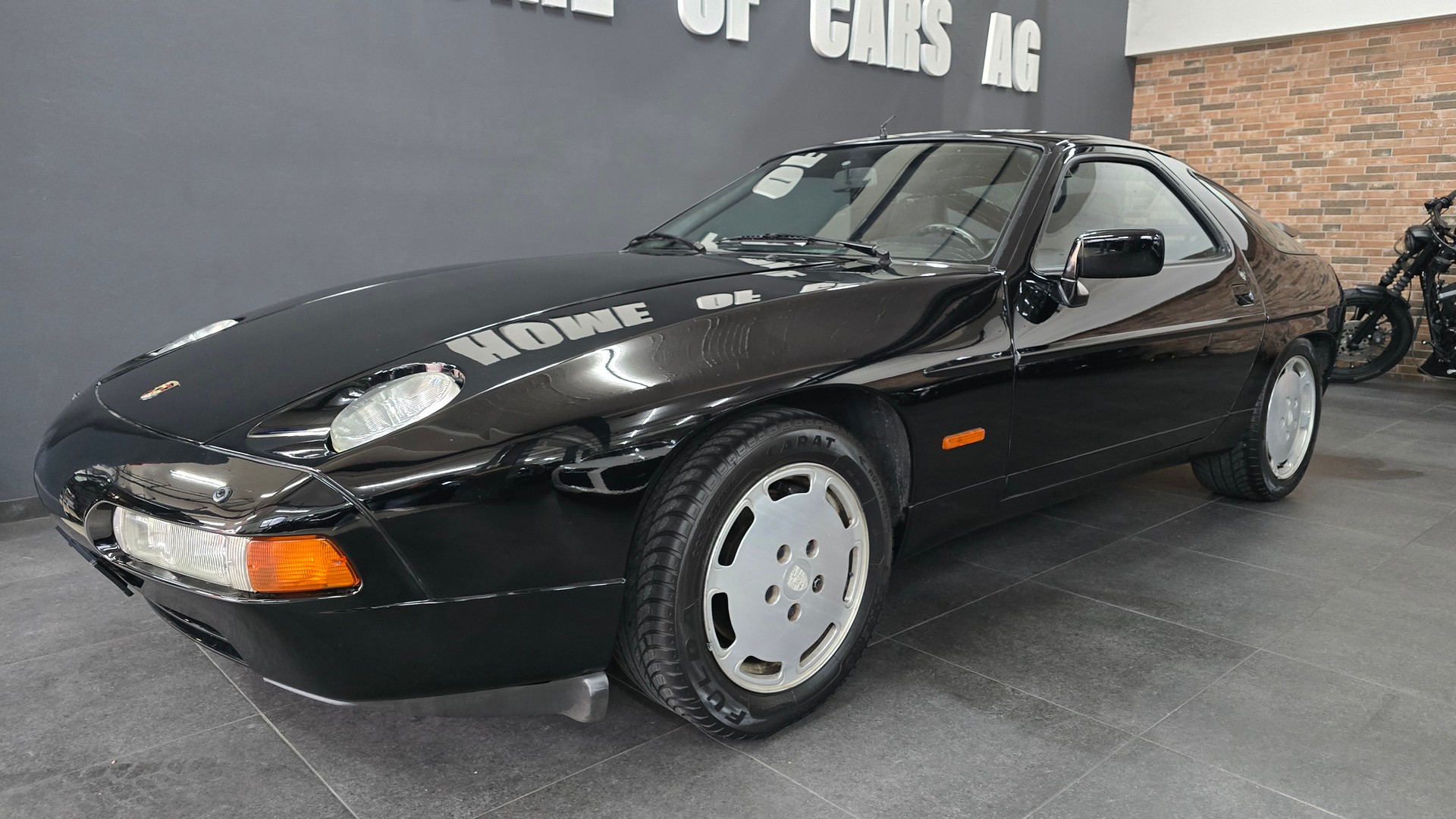 PORSCHE 928 S4-showroom-element-1