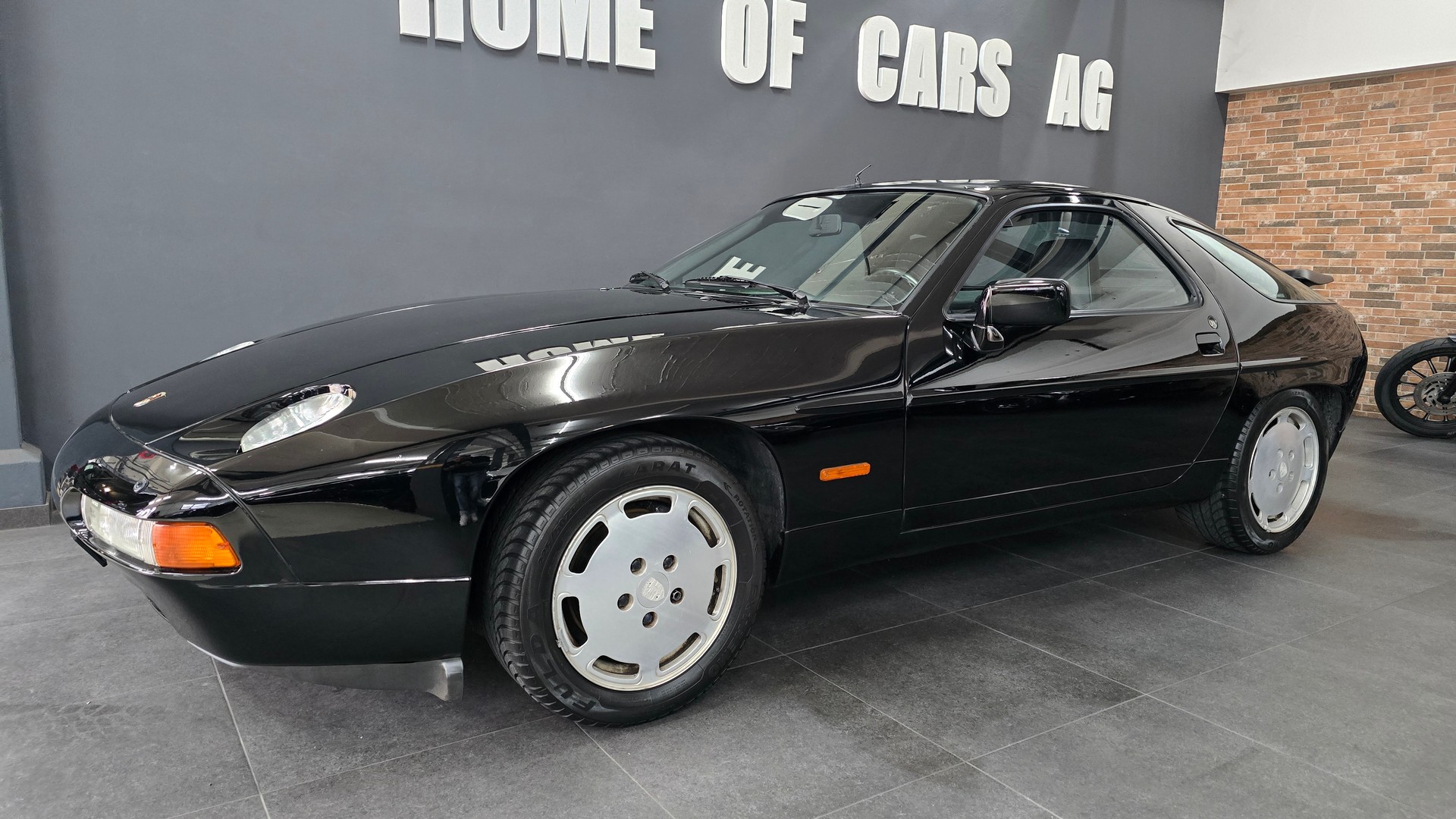 PORSCHE 928 S4-showroom-element-2
