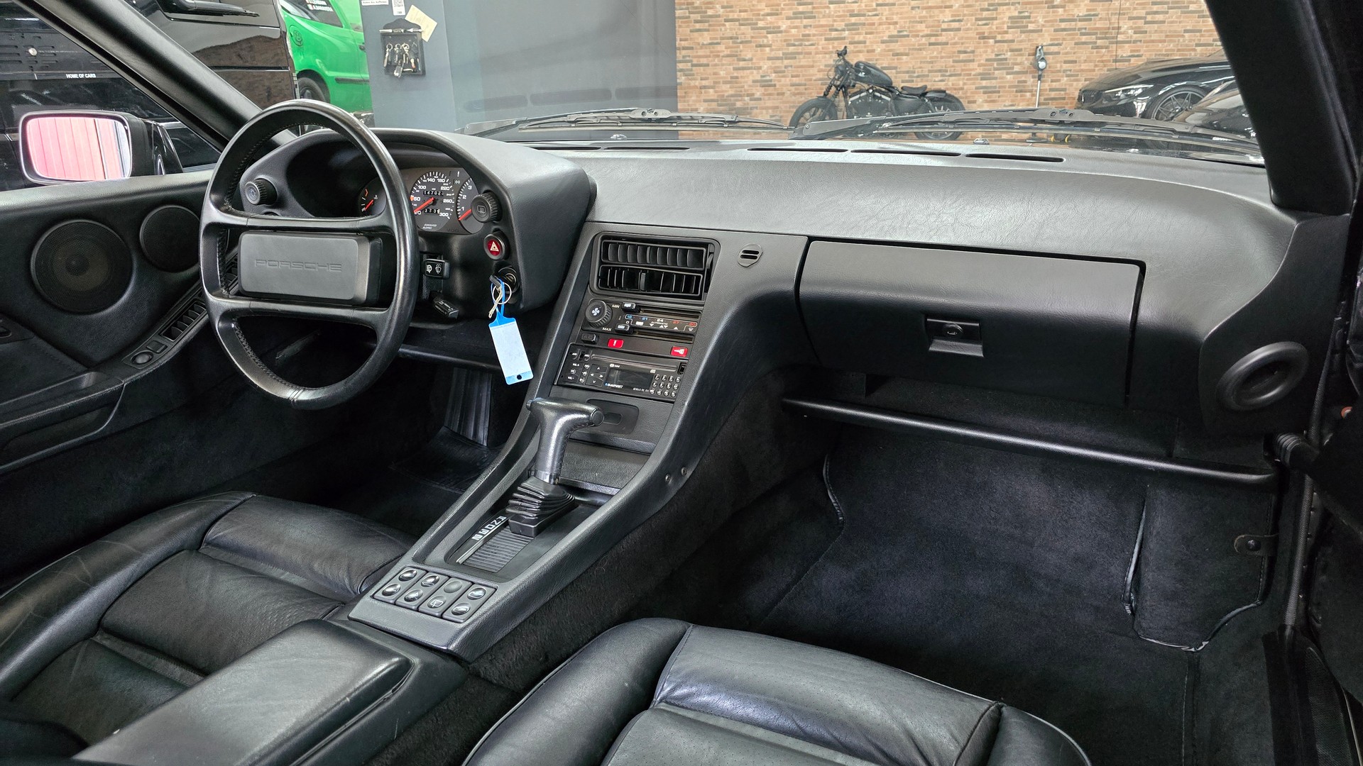 PORSCHE 928 S4-image-24
