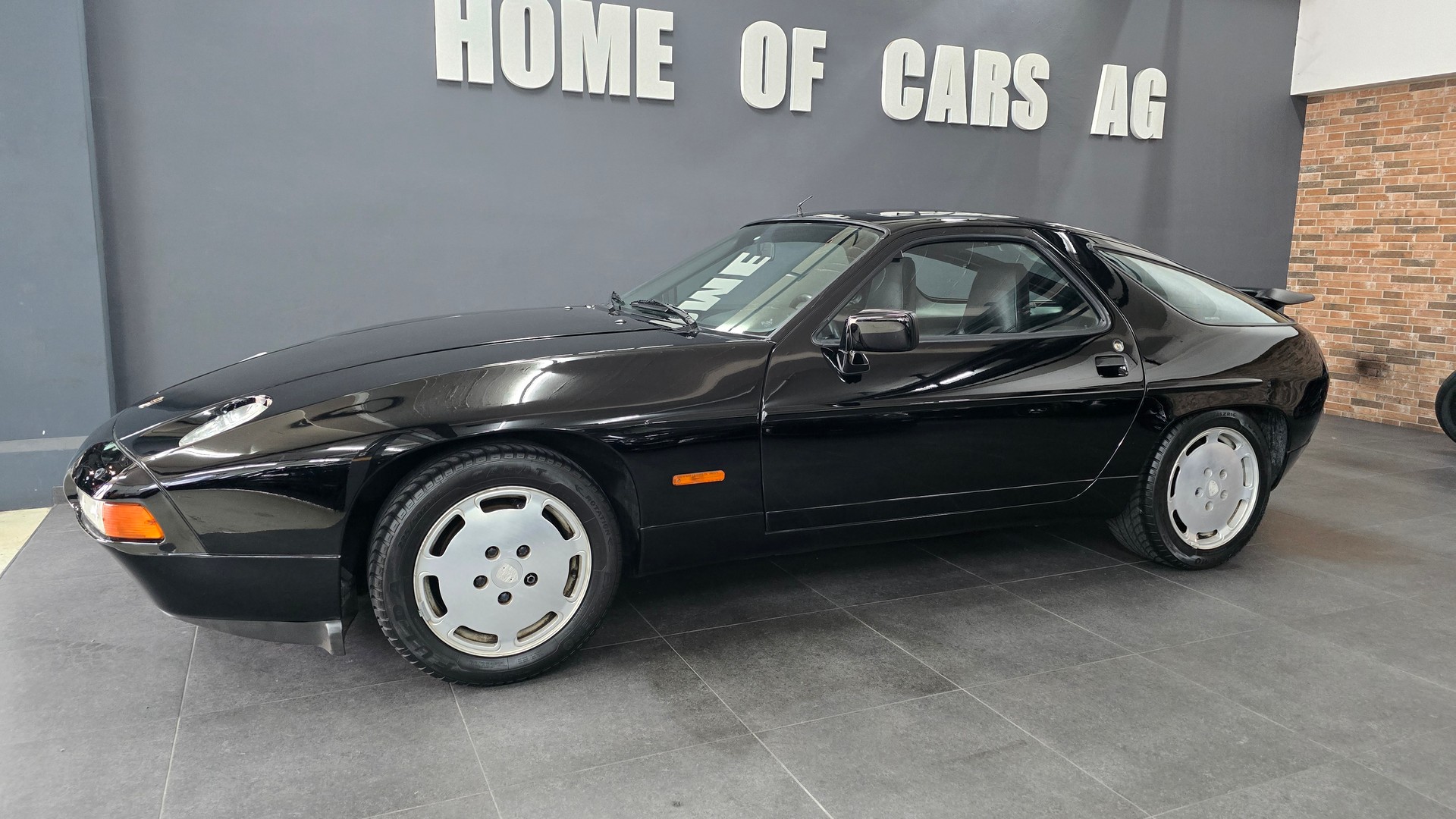PORSCHE 928 S4-showroom-element-3