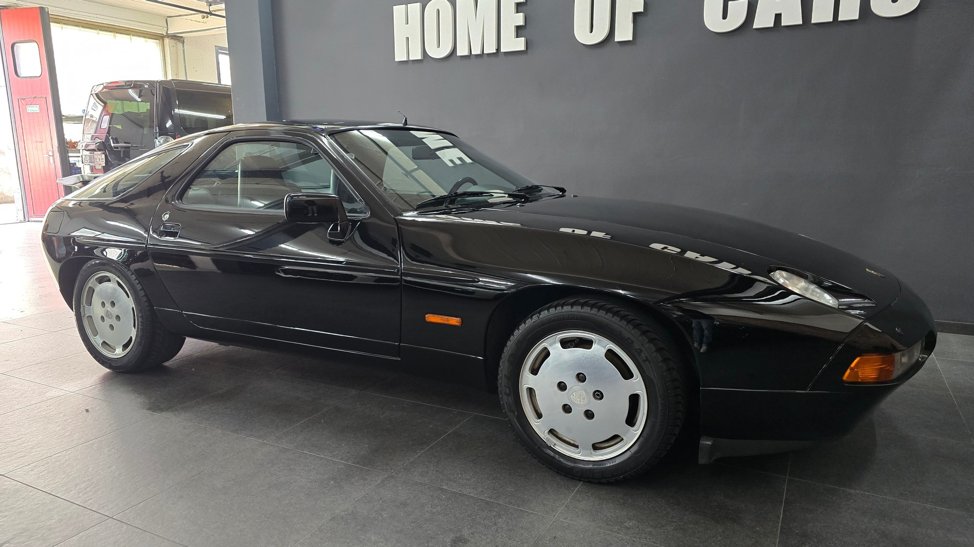 PORSCHE 928 S4-image-16