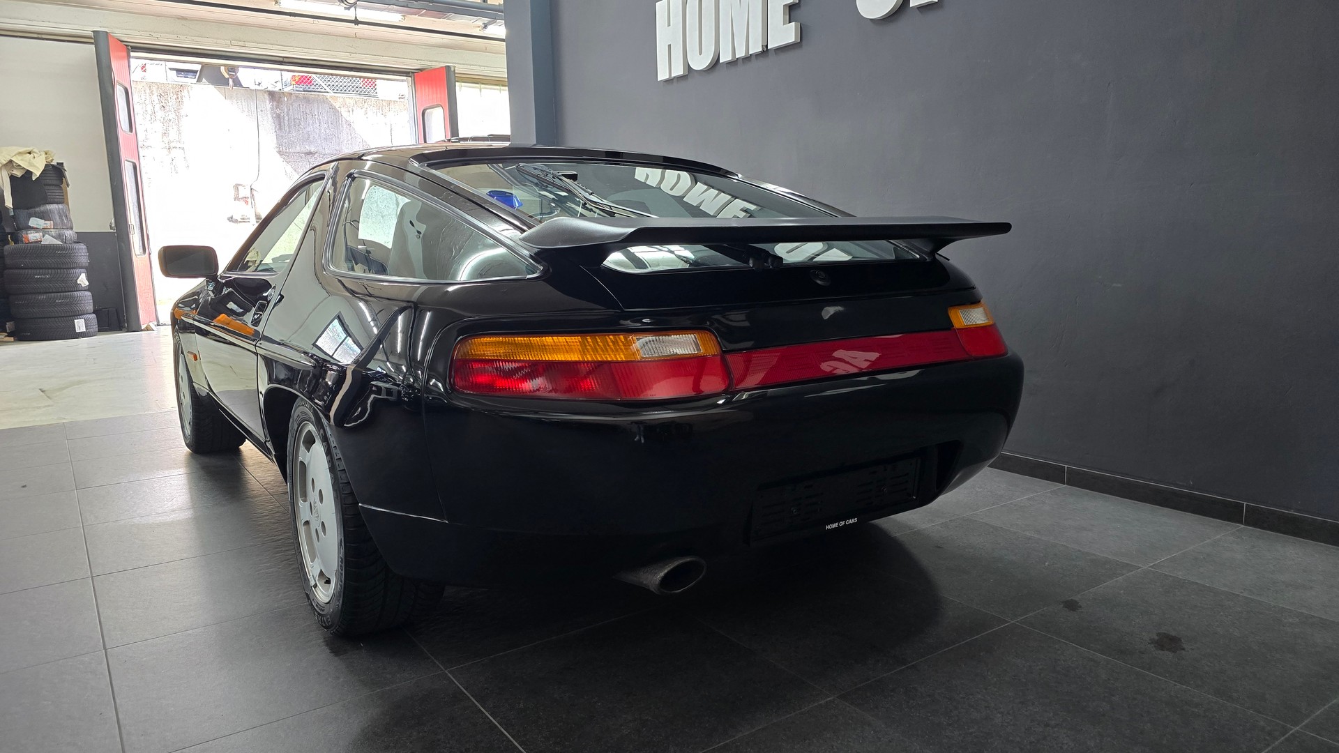 PORSCHE 928 S4-image-8