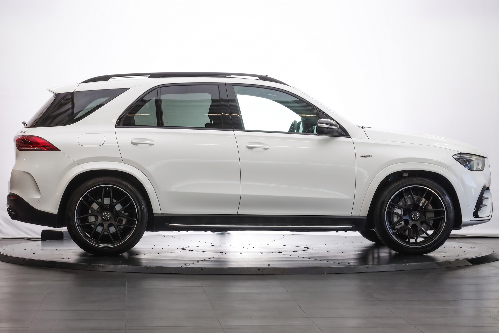 MERCEDES-BENZ GLE 53 AMG 4Matic+ 9G-Speedshift-showroom-element-3