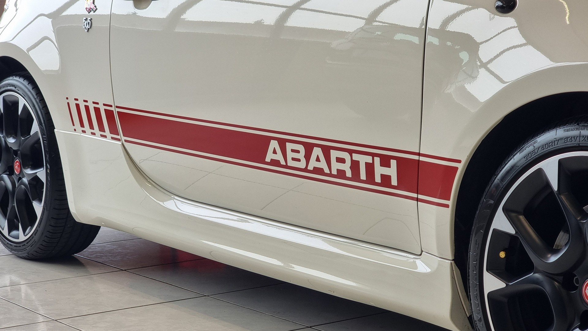 FIAT 595 Abarth 1.4 T-Jet 180 Competizione-image-11