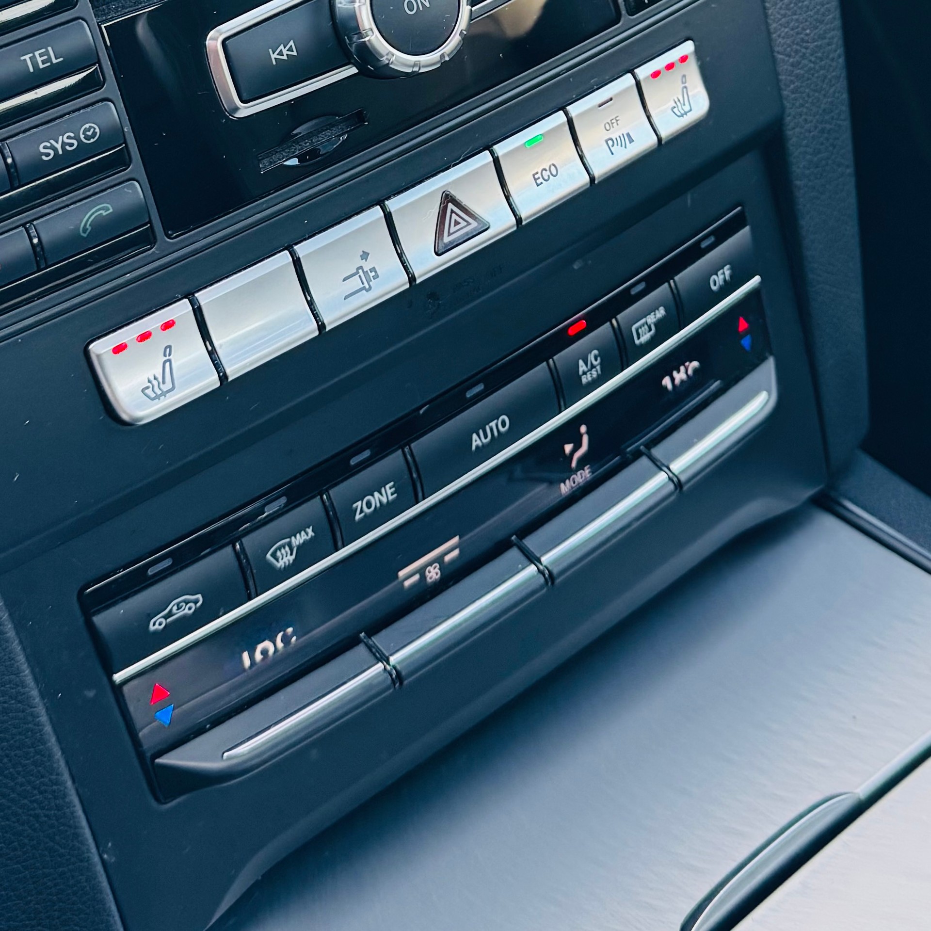 MERCEDES-BENZ E 250 7G-Tronic-image-14