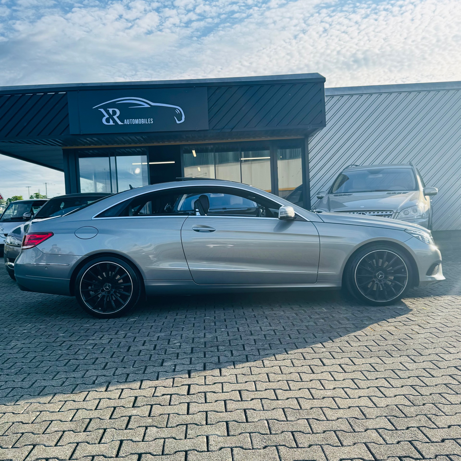 MERCEDES-BENZ E 250 7G-Tronic-image-5