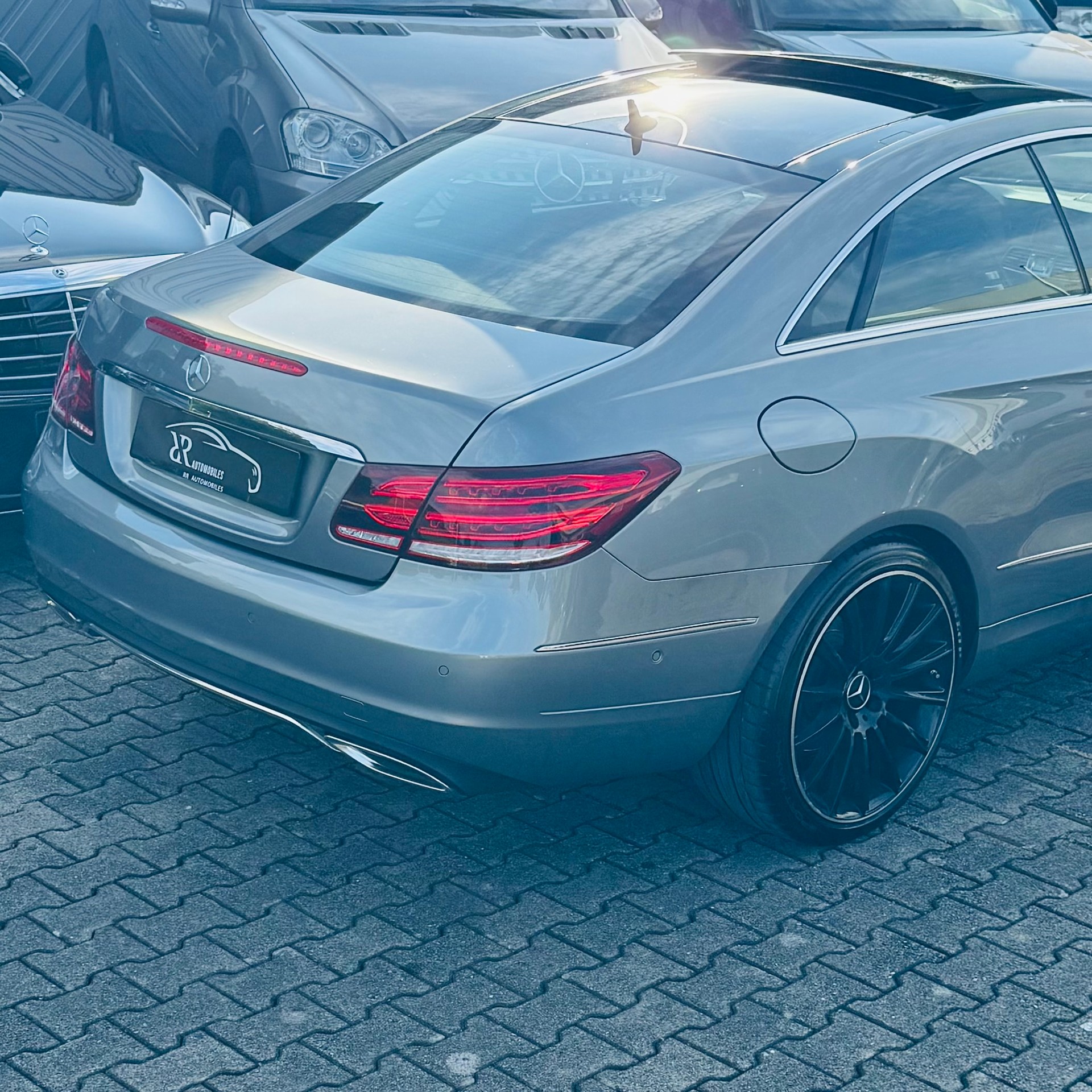 MERCEDES-BENZ E 250 7G-Tronic-showroom-element-3