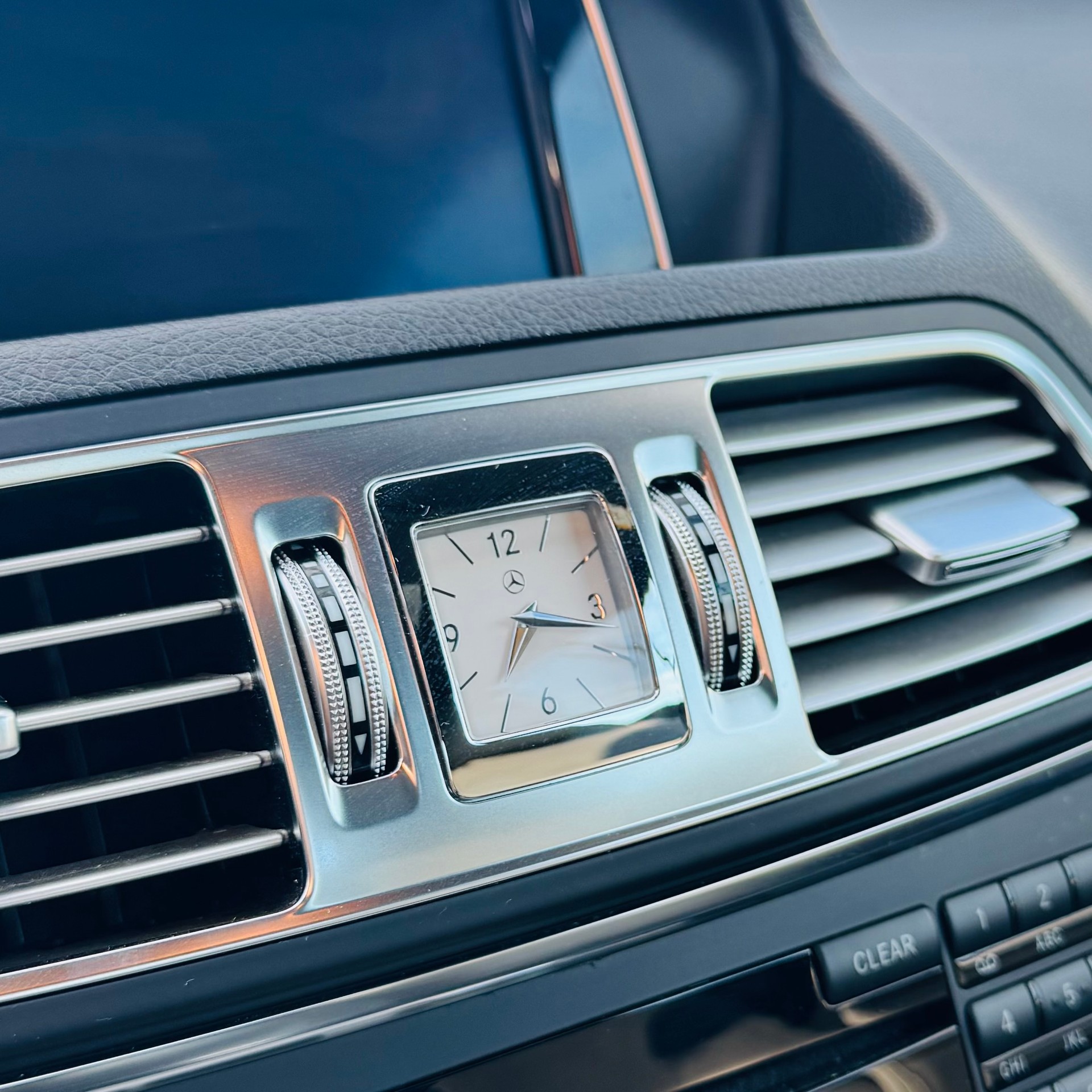 MERCEDES-BENZ E 250 7G-Tronic-image-15