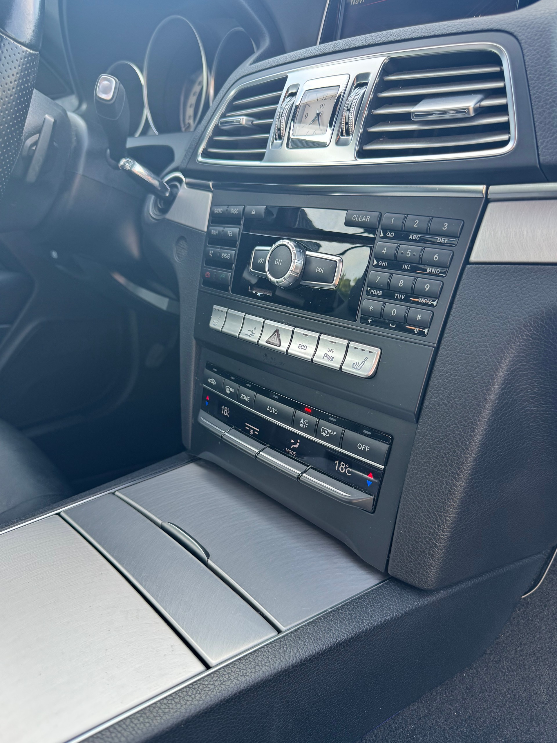 MERCEDES-BENZ E 250 7G-Tronic-image-12