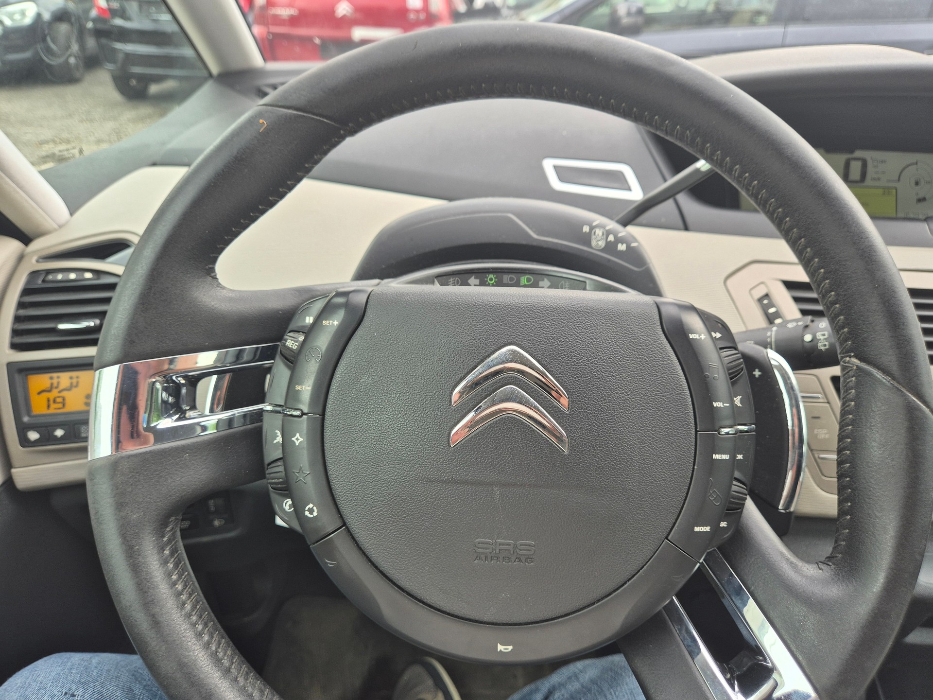 CITROEN Grand C4 Picasso 1.6 HDI 16V Attraction EGS6-image-11