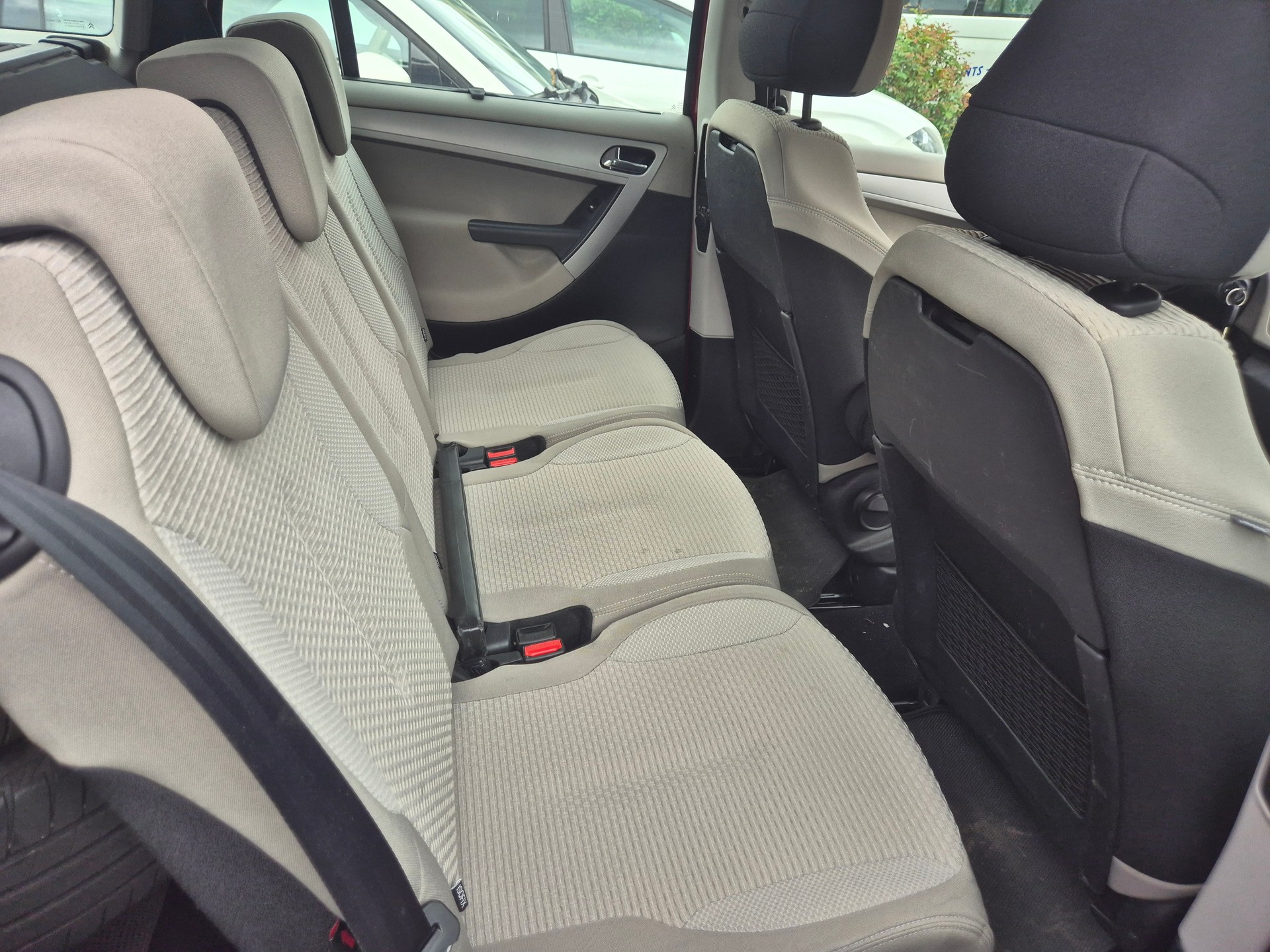 CITROEN Grand C4 Picasso 1.6 HDI 16V Attraction EGS6-image-8