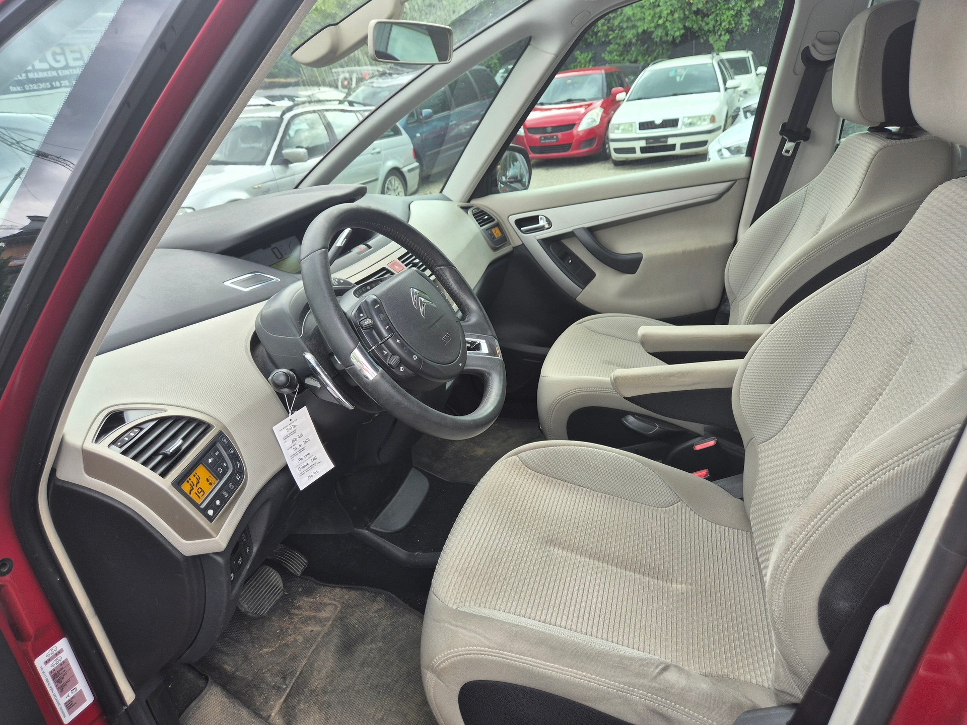 CITROEN Grand C4 Picasso 1.6 HDI 16V Attraction EGS6-image-6