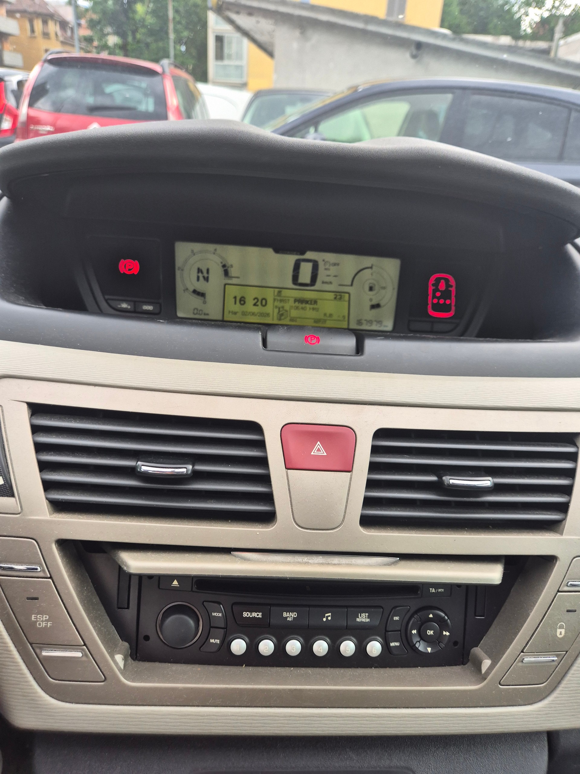 CITROEN Grand C4 Picasso 1.6 HDI 16V Attraction EGS6-image-10
