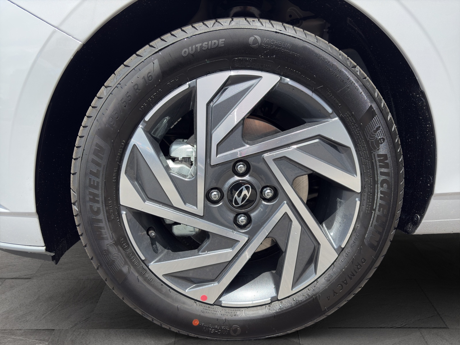 HYUNDAI i20 1.0 T-GDi Amplia-image-8