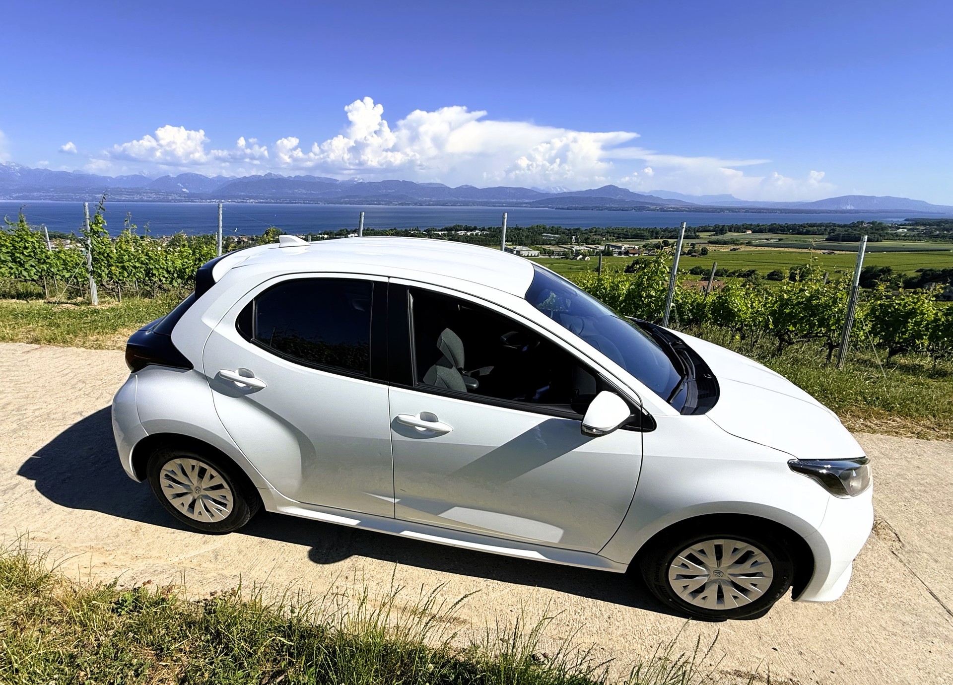 TOYOTA Yaris 1.5 Comfort e-CVT-image-6