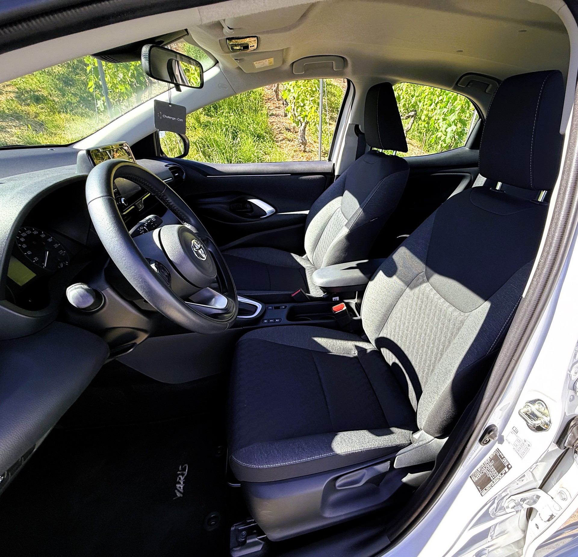 TOYOTA Yaris 1.5 Comfort e-CVT-image-14