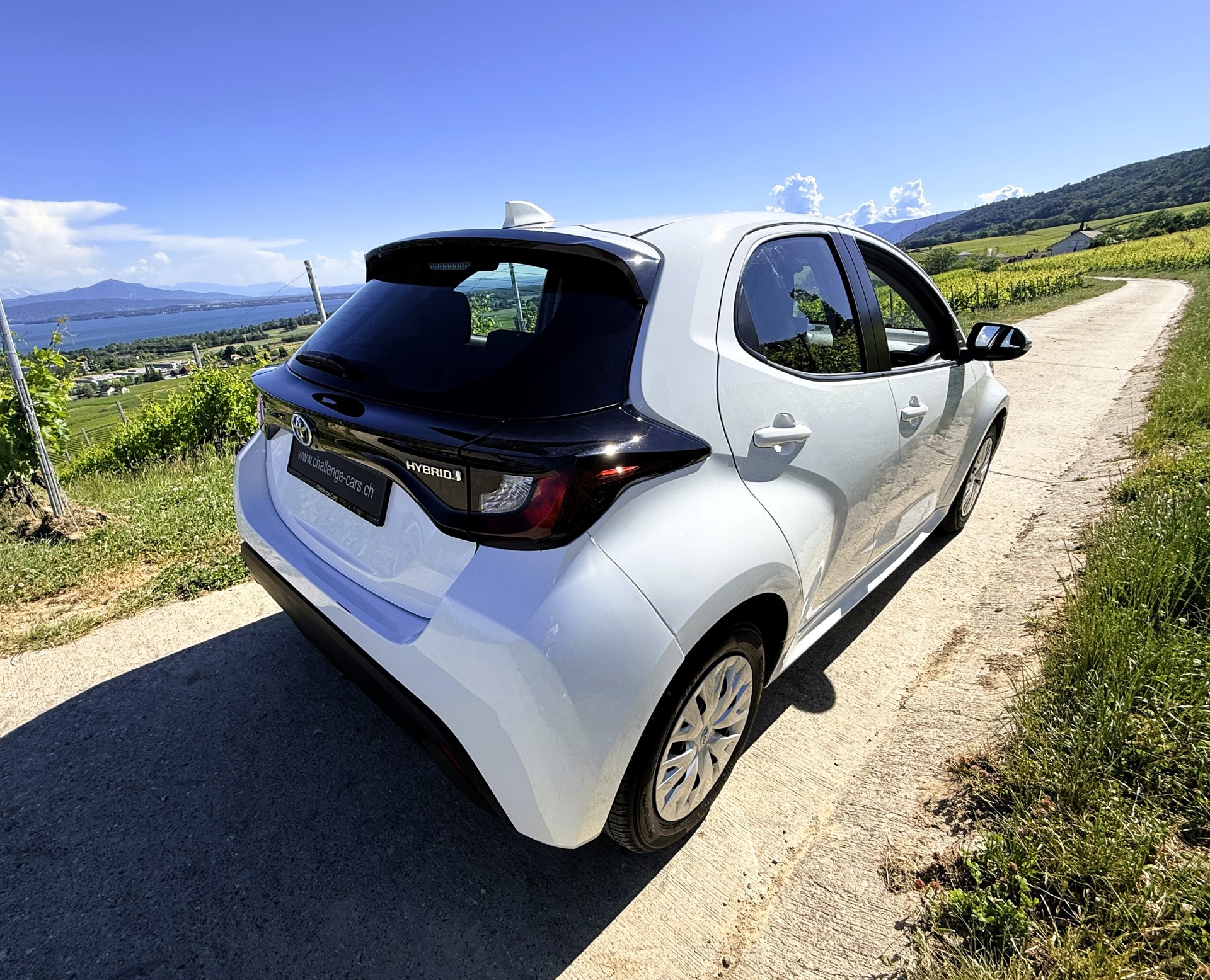 TOYOTA Yaris 1.5 Comfort e-CVT-image-8