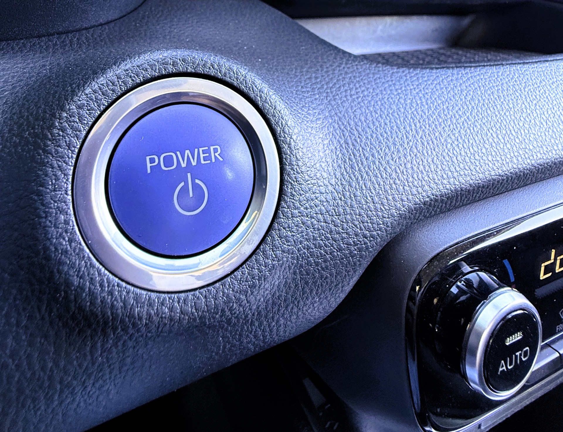 TOYOTA Yaris 1.5 Comfort e-CVT-image-24