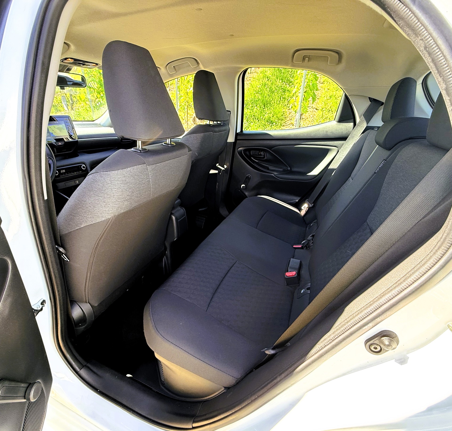TOYOTA Yaris 1.5 Comfort e-CVT-image-13