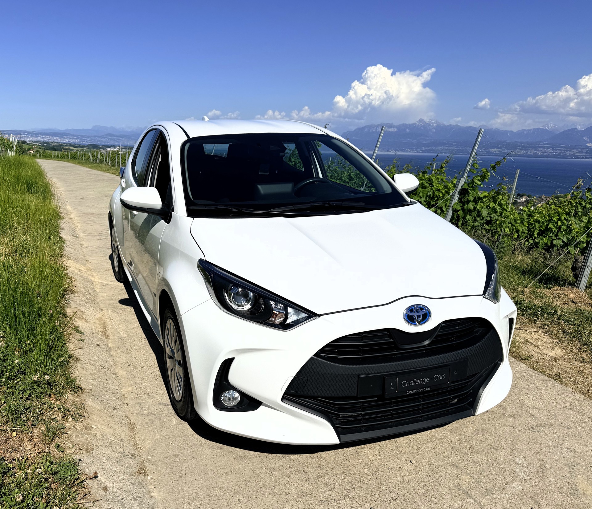 TOYOTA Yaris 1.5 Comfort e-CVT-showroom-element-3