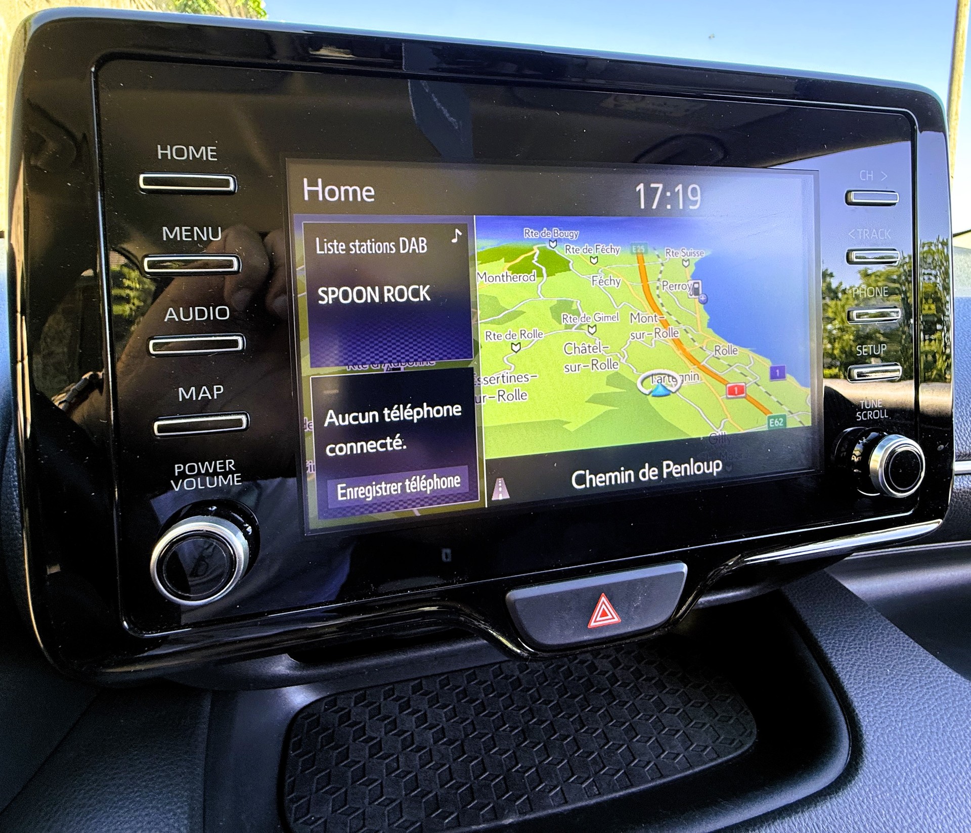TOYOTA Yaris 1.5 Comfort e-CVT-image-22