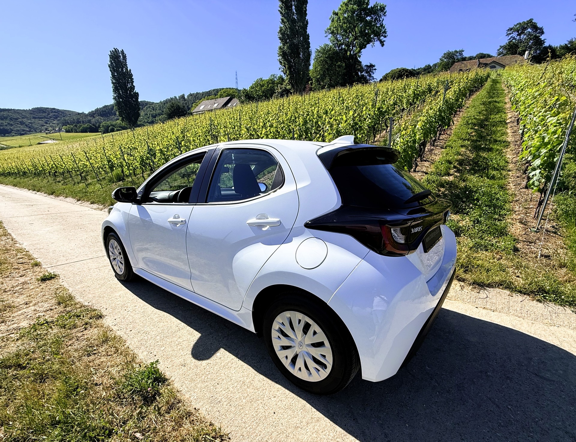 TOYOTA Yaris 1.5 Comfort e-CVT-image-11