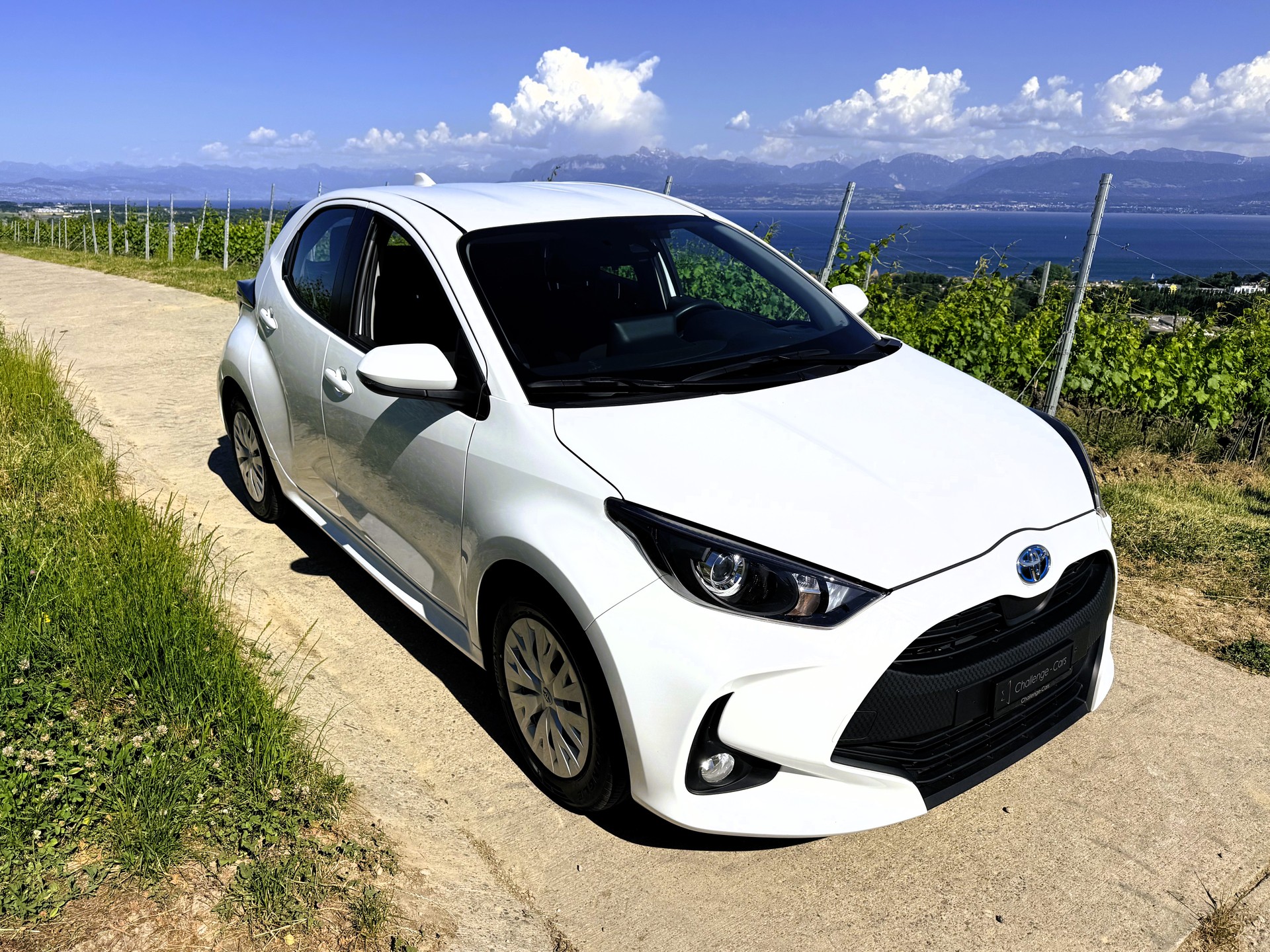 TOYOTA Yaris 1.5 Comfort e-CVT-image-4