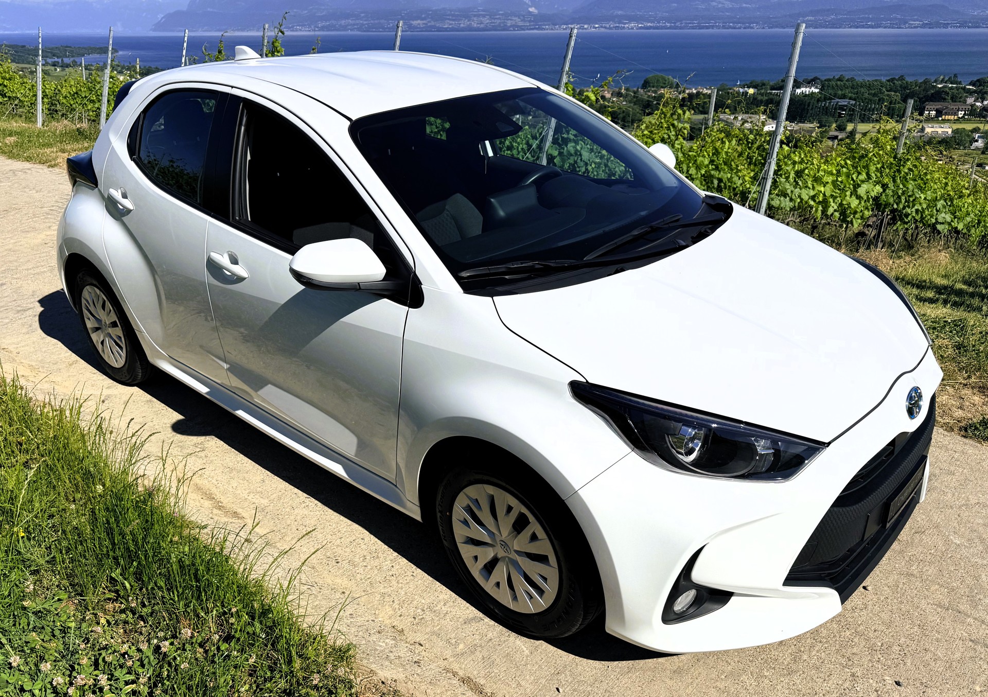 TOYOTA Yaris 1.5 Comfort e-CVT-image-5