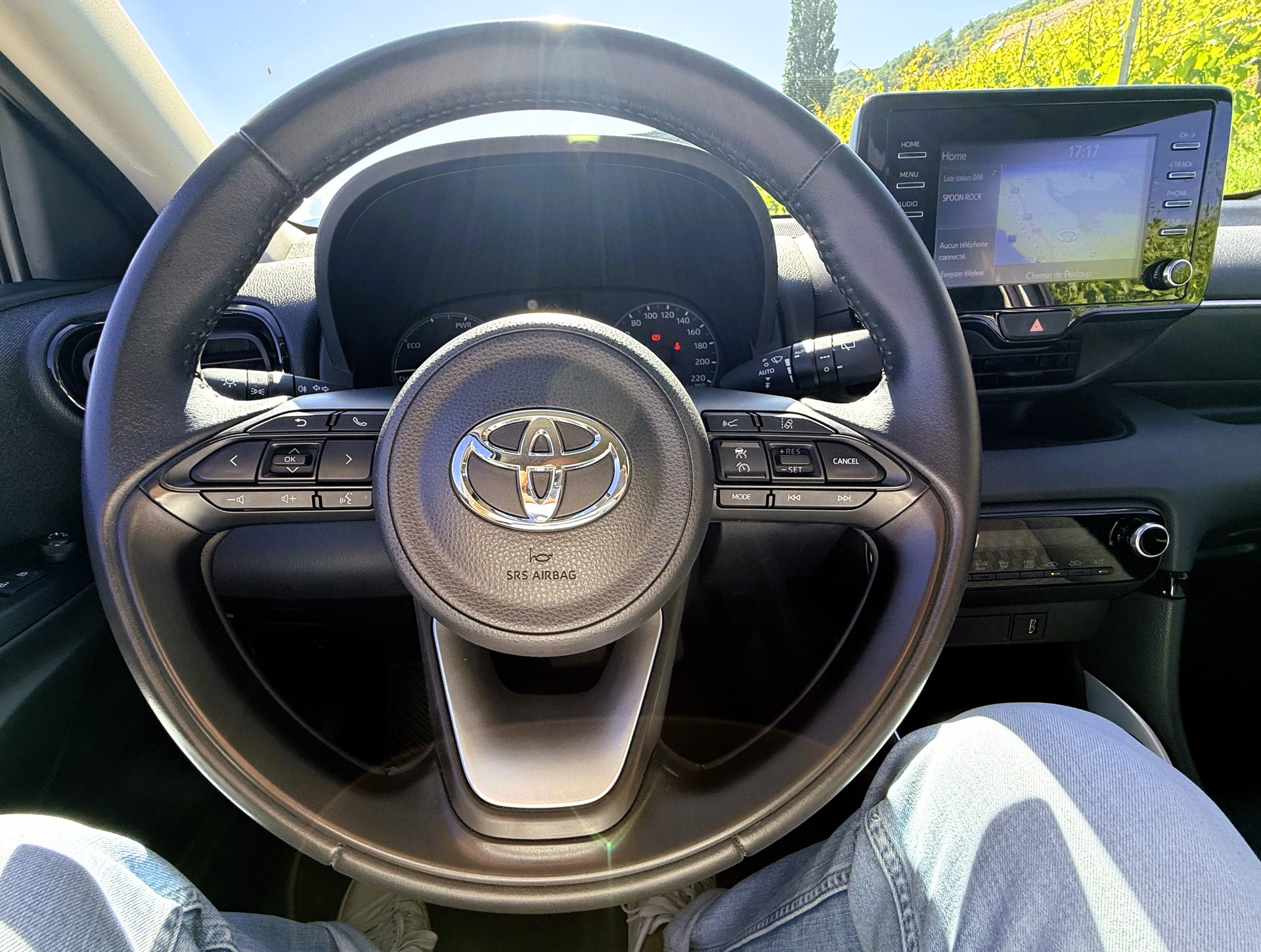 TOYOTA Yaris 1.5 Comfort e-CVT-image-18
