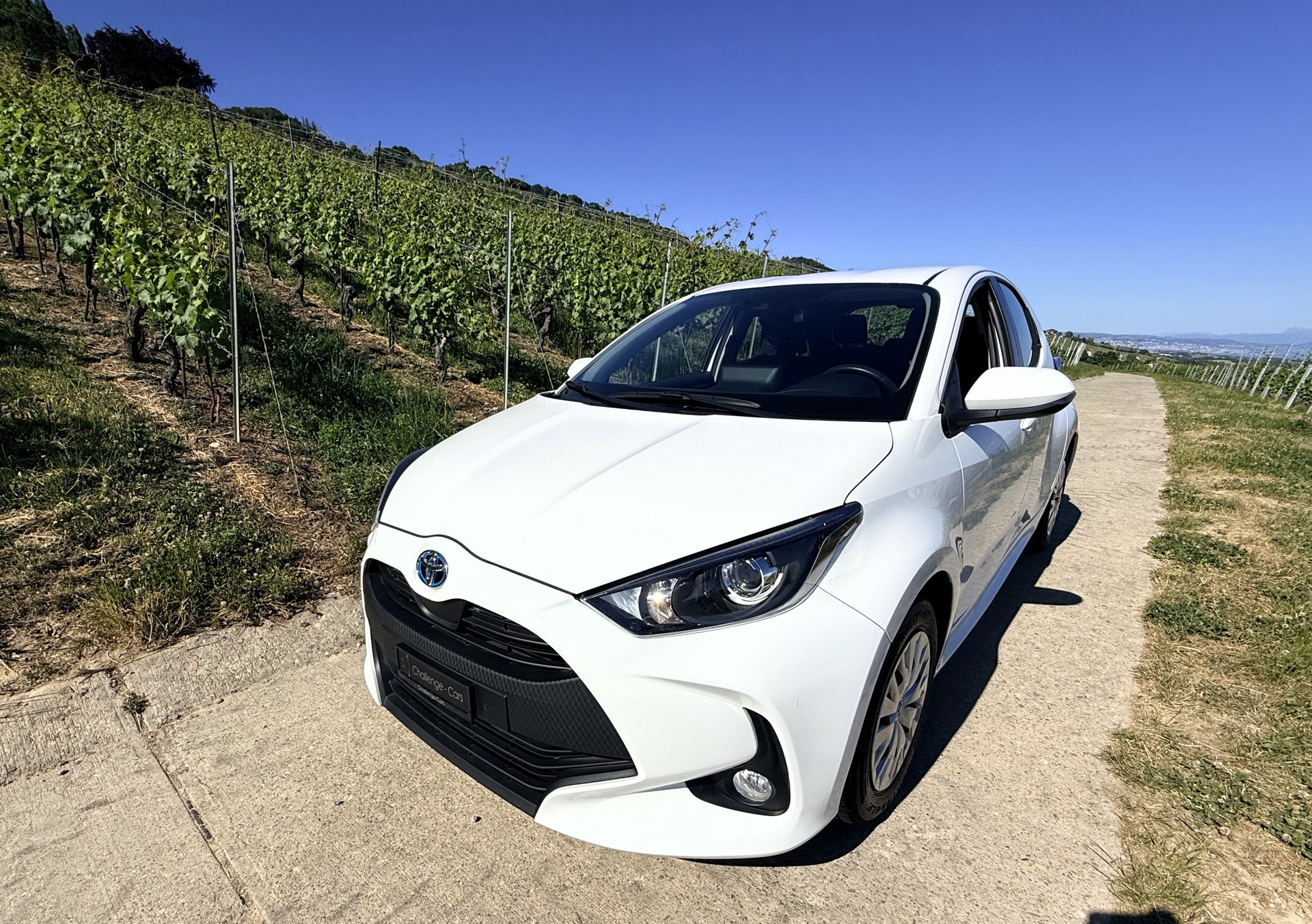 TOYOTA Yaris 1.5 Comfort e-CVT-showroom-element-1
