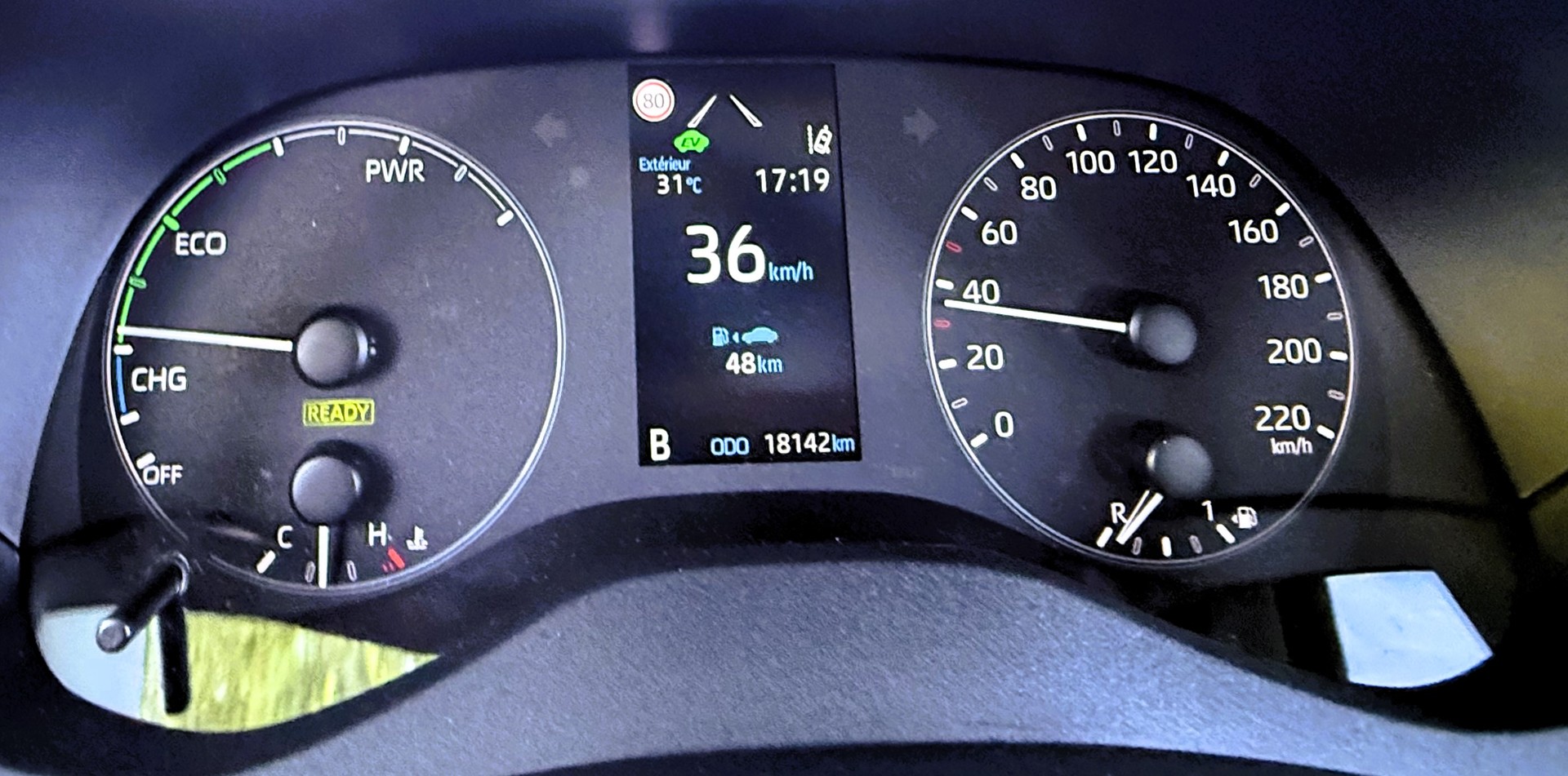 TOYOTA Yaris 1.5 Comfort e-CVT-image-25
