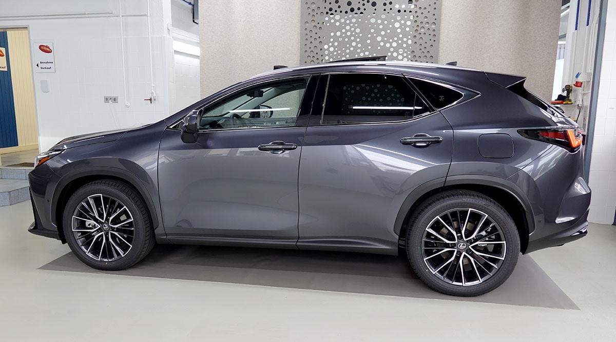 LEXUS NX 450h+ E-FOUR Excellence Panoramaglasdach-showroom-element-1