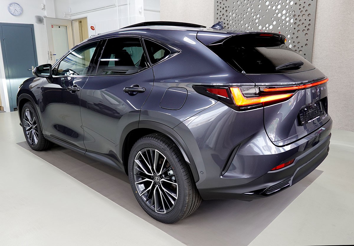 LEXUS NX 450h+ E-FOUR Excellence Panoramaglasdach-showroom-element-2