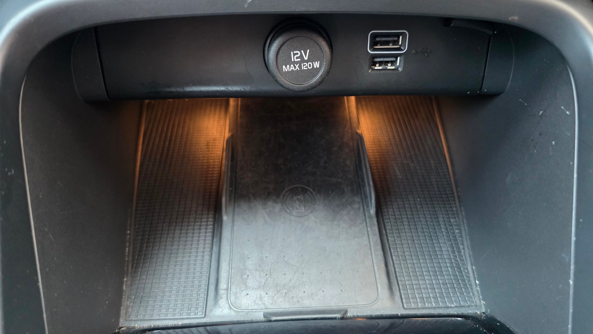VOLVO XC40 T5 TwE R-Design DCT-image-15