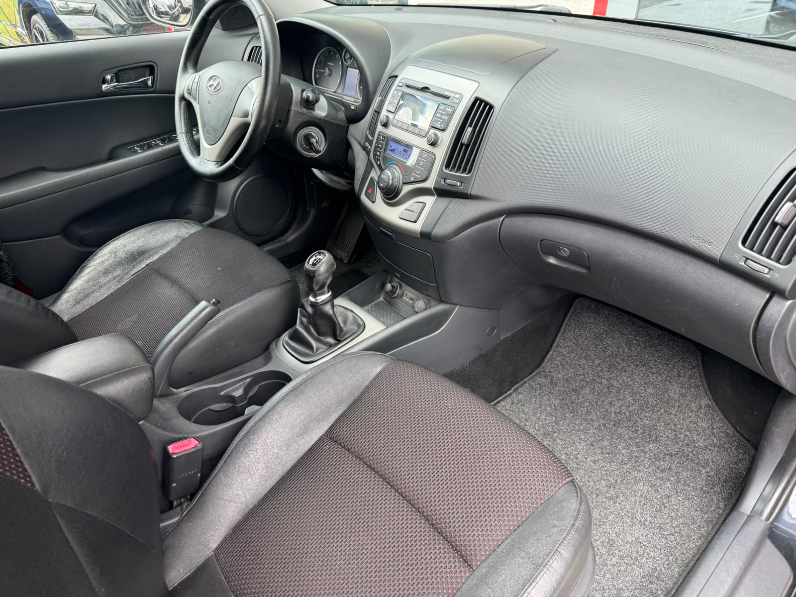 HYUNDAI i30 1.6 Style-image-14